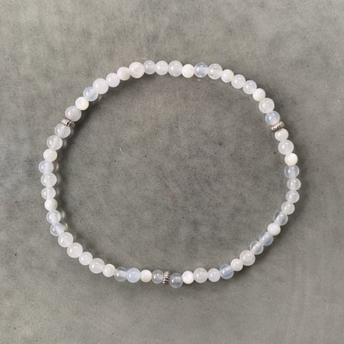 Hvid jade, hvid agat og hvid shell armbånd 3mm fra bymunk Jewellery