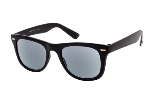 Sort solbrille med styrke i det moderigtige wayfarer design fra Accessories.dk