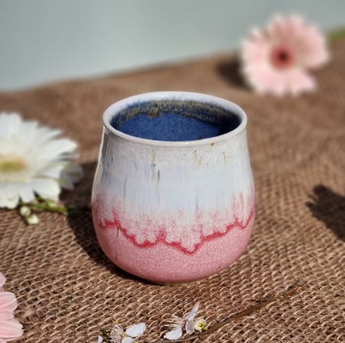 Lyserød, hvid og blå krus fra PANGkeramik