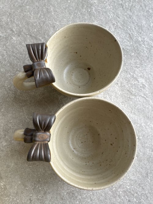 Sløjfekop med brun/guld sløjfe