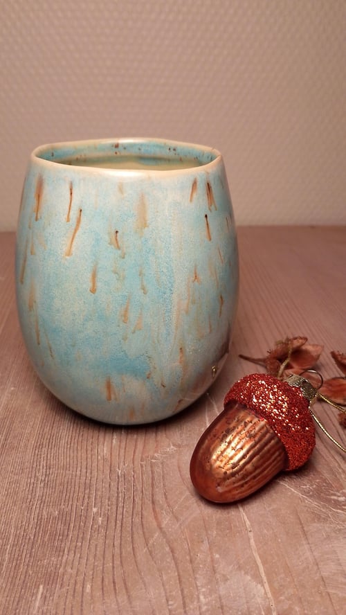 Håndlavet kaffekrus i stentøj. 