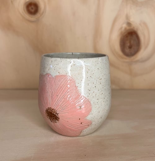 Kop med sommerblomst Lyserød