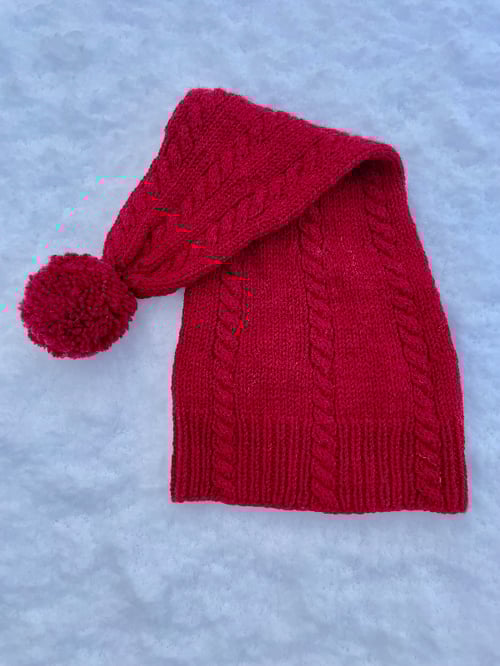 Kaja Nissehue strikkeopskrift fra AlelaKnit