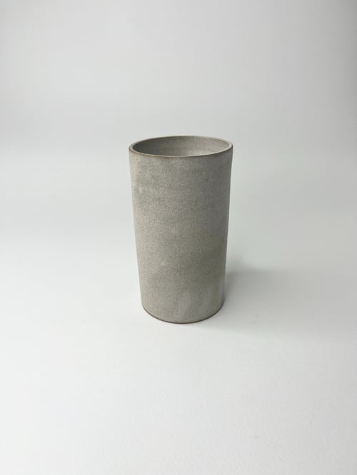 CYLINDERVASE RÅ NATUR fra Ruby Keramik