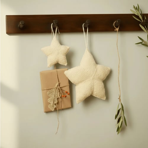 Opskrift: Stor og lille stjerne strikket i finuld fra Knit-Knot