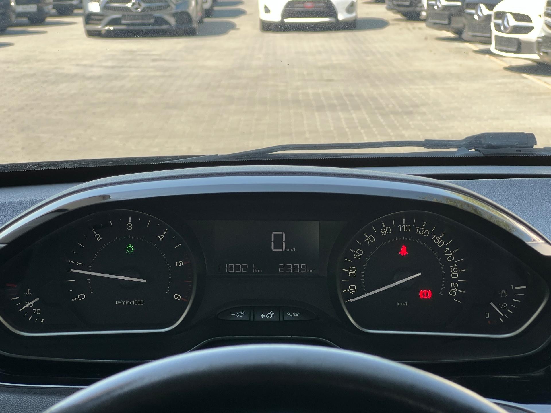 Peugeot-208