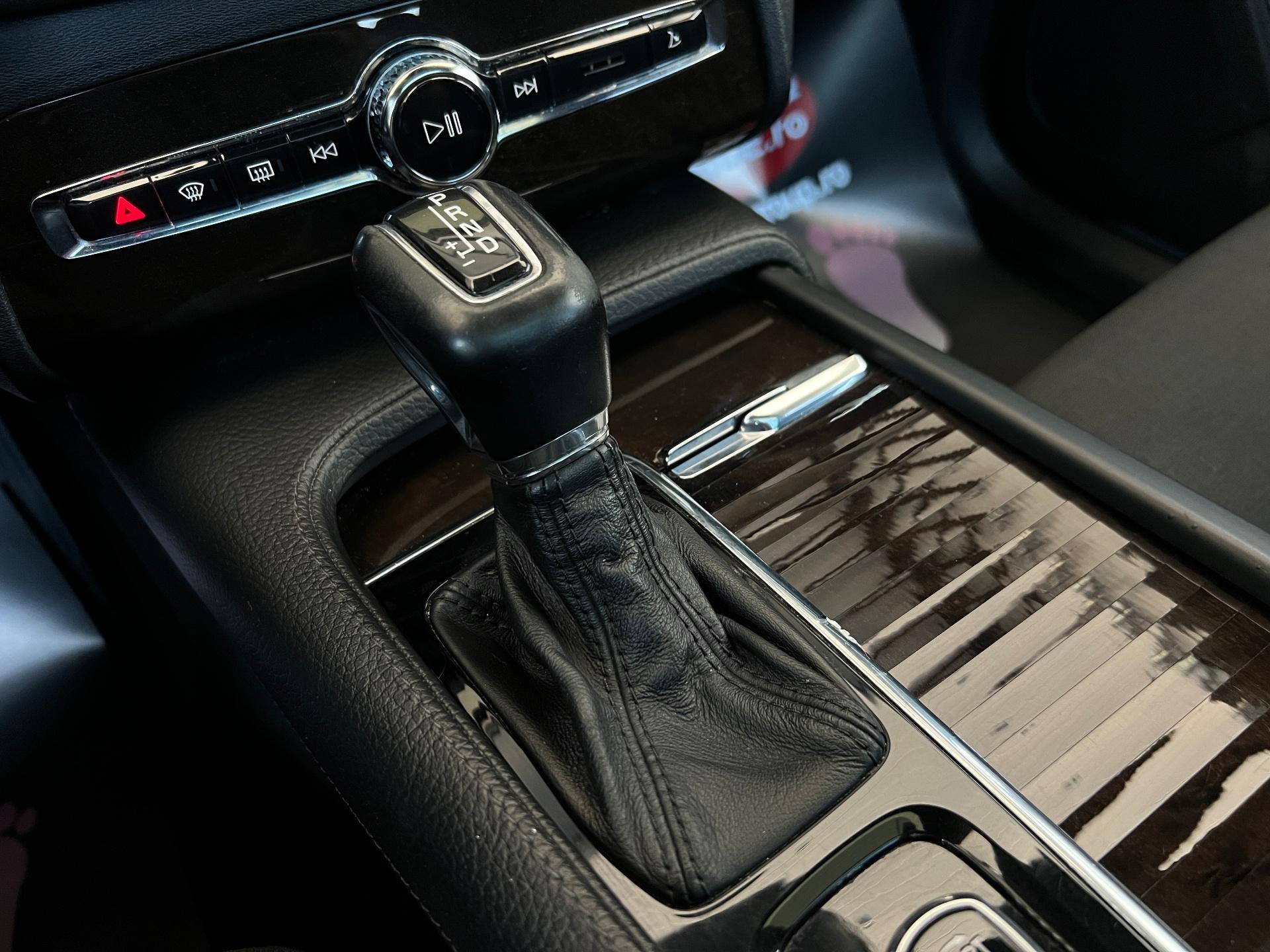 Volvo-XC 90