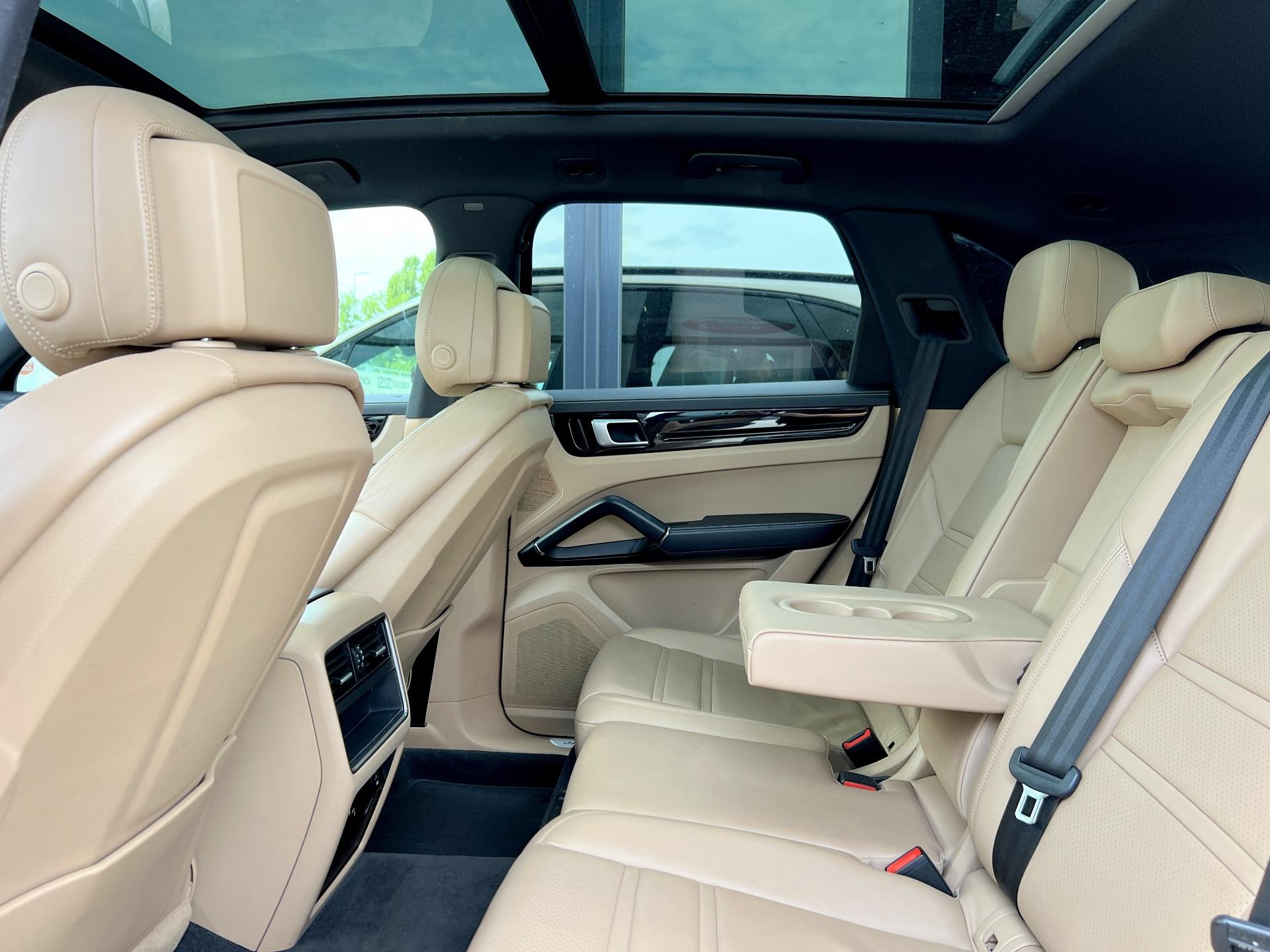 Porsche-Cayenne