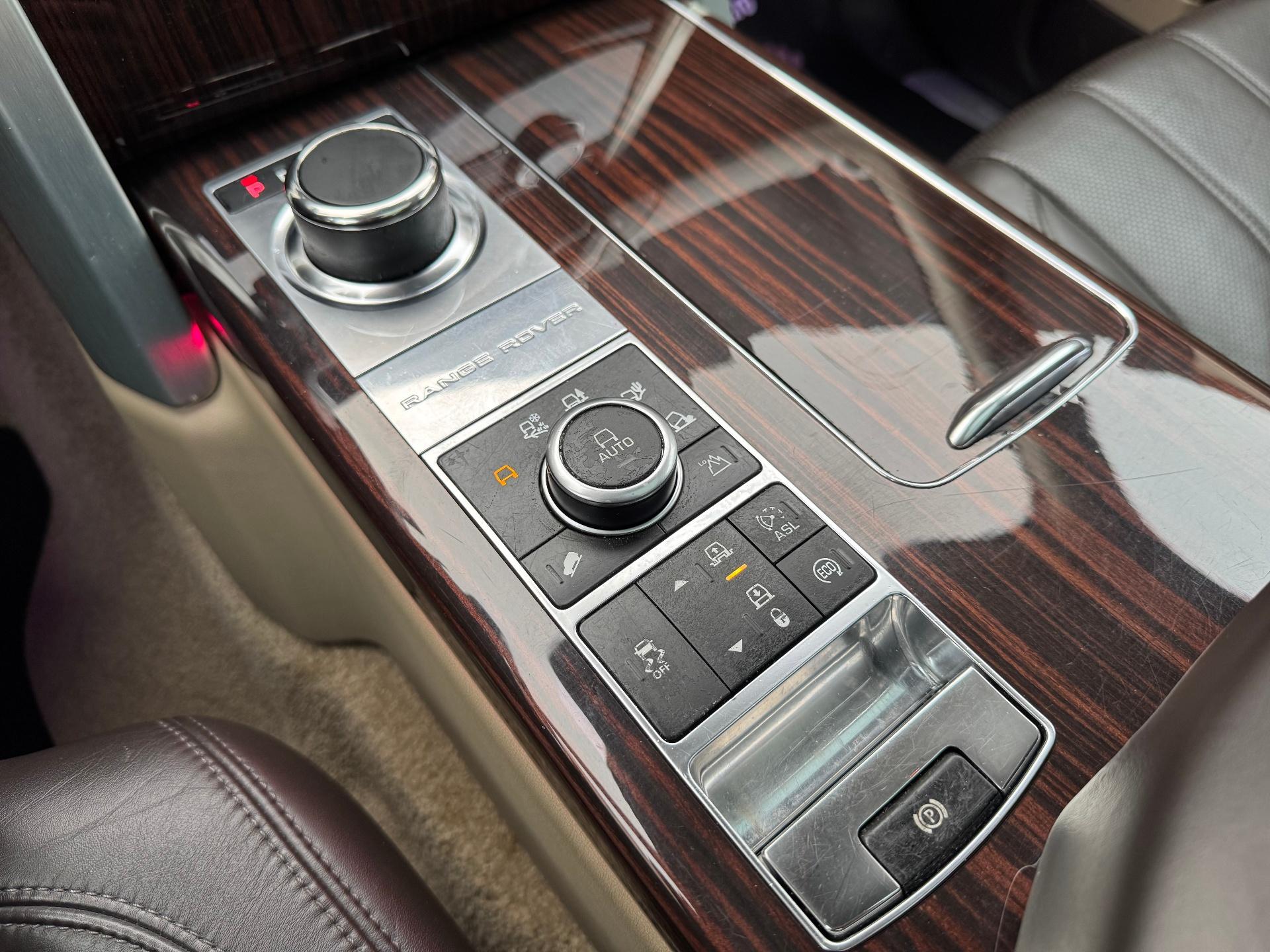 Land Rover-Range Rover Vogue