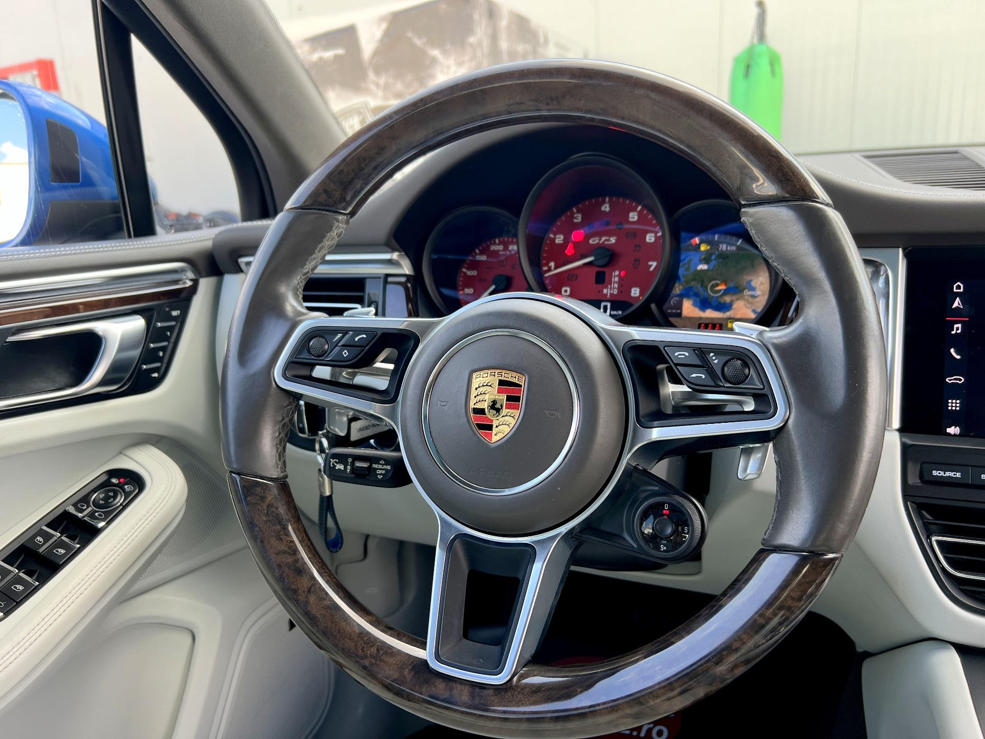 Porsche-Macan