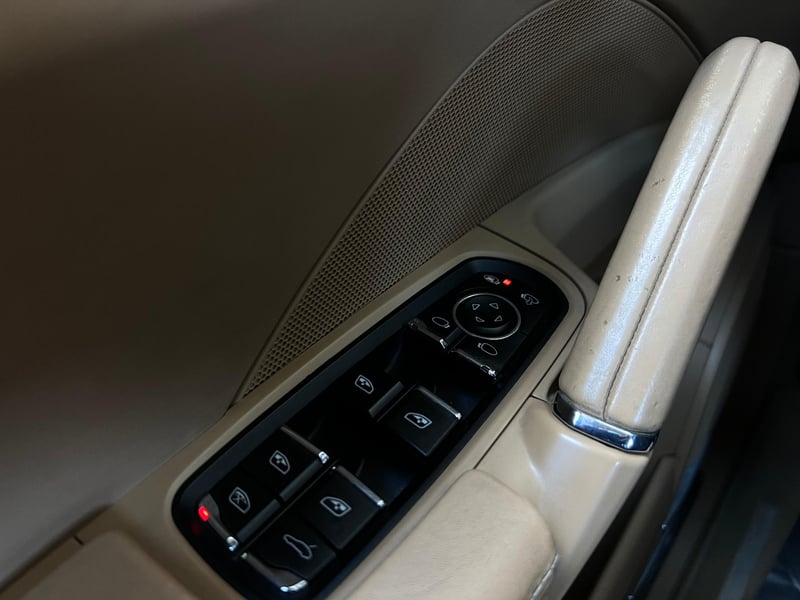 Car Thumb