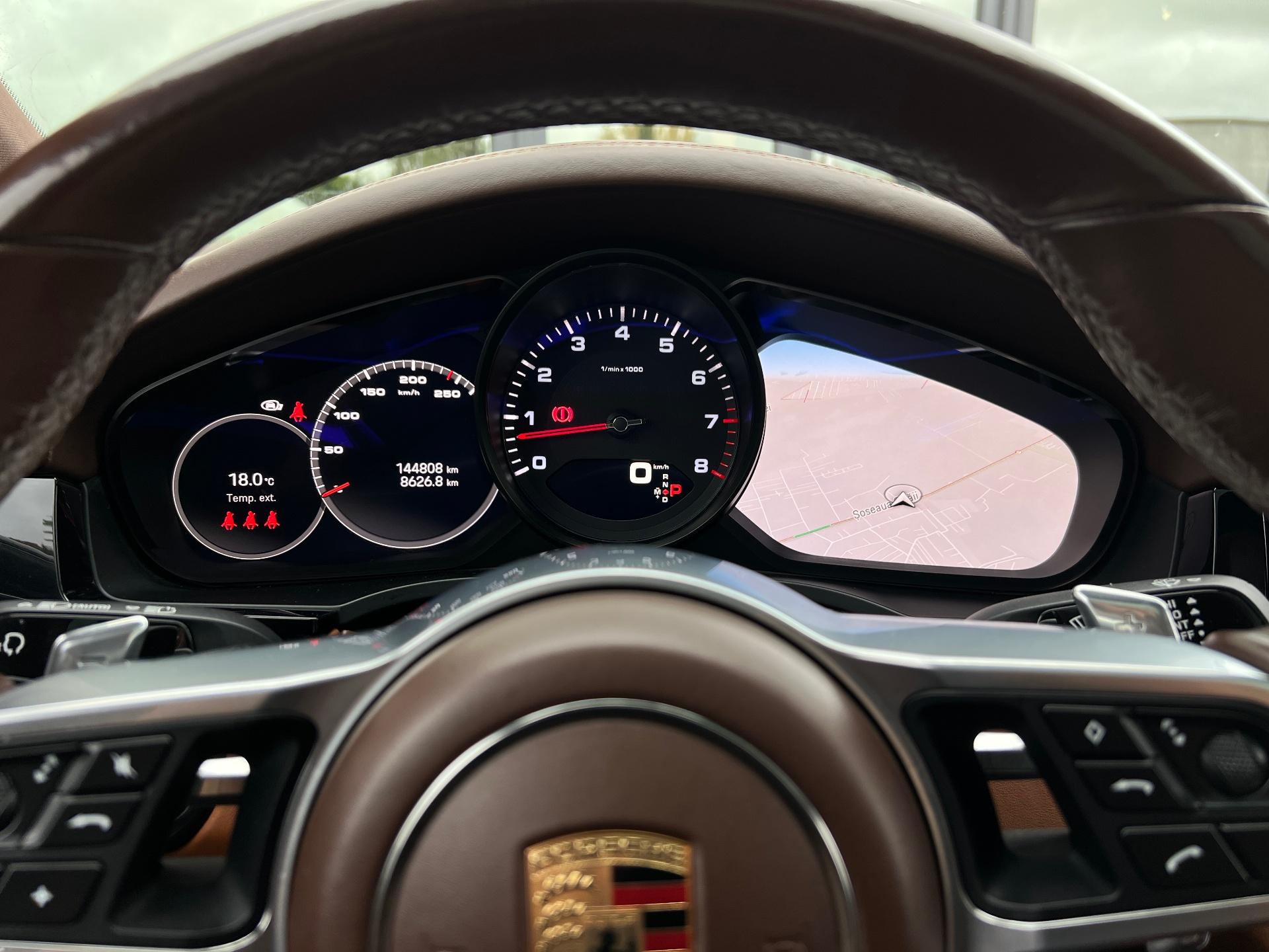 Porsche-Cayenne