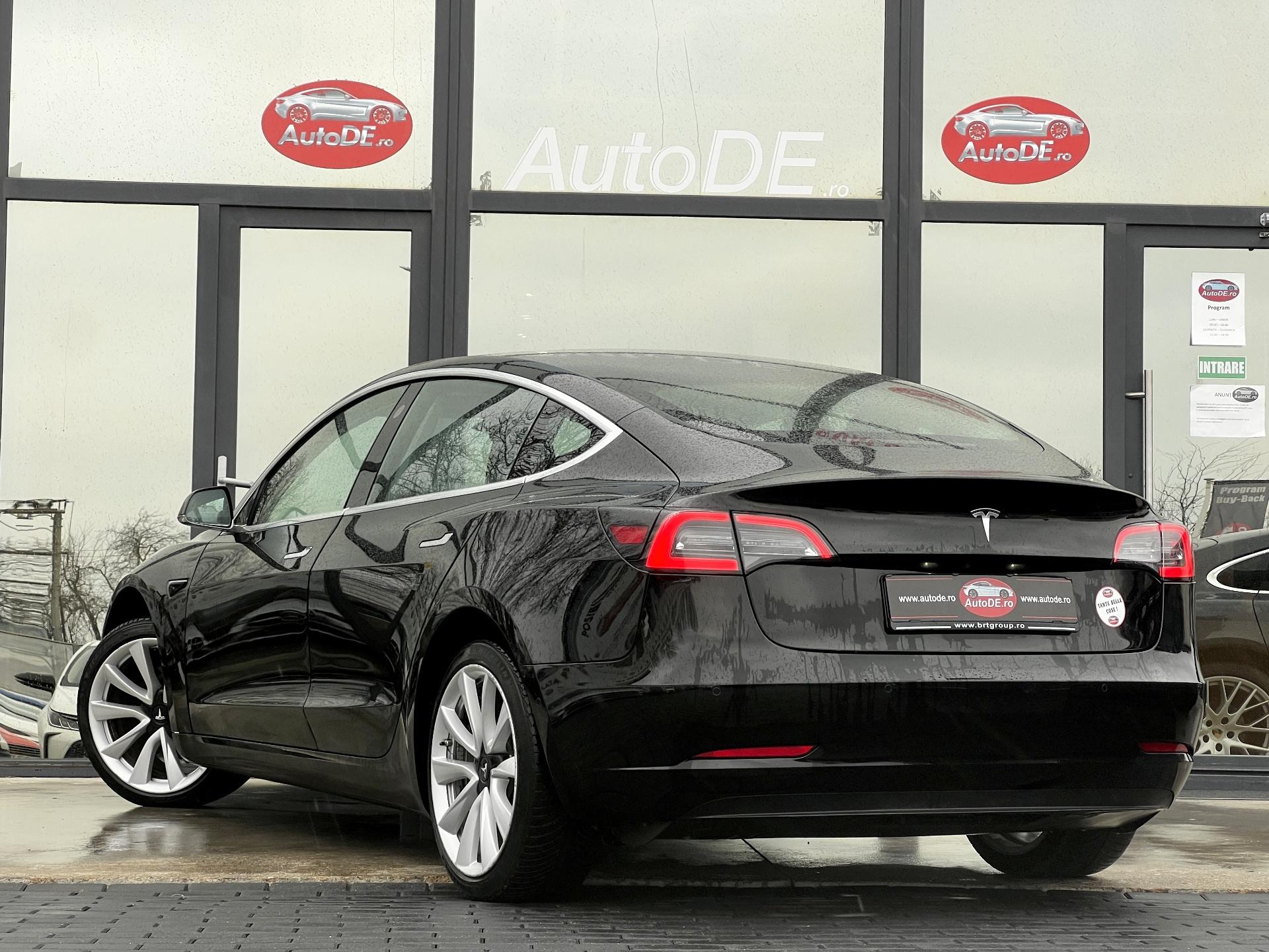 Tesla-Model 3