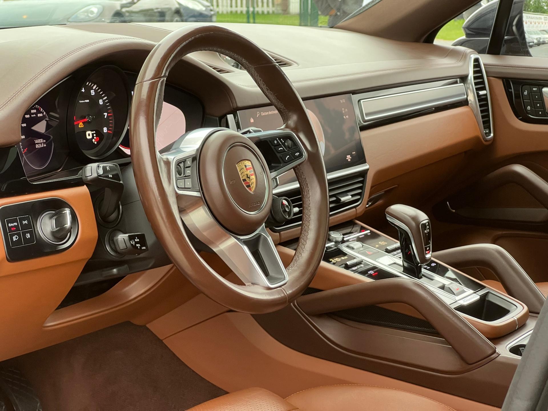Porsche-Cayenne