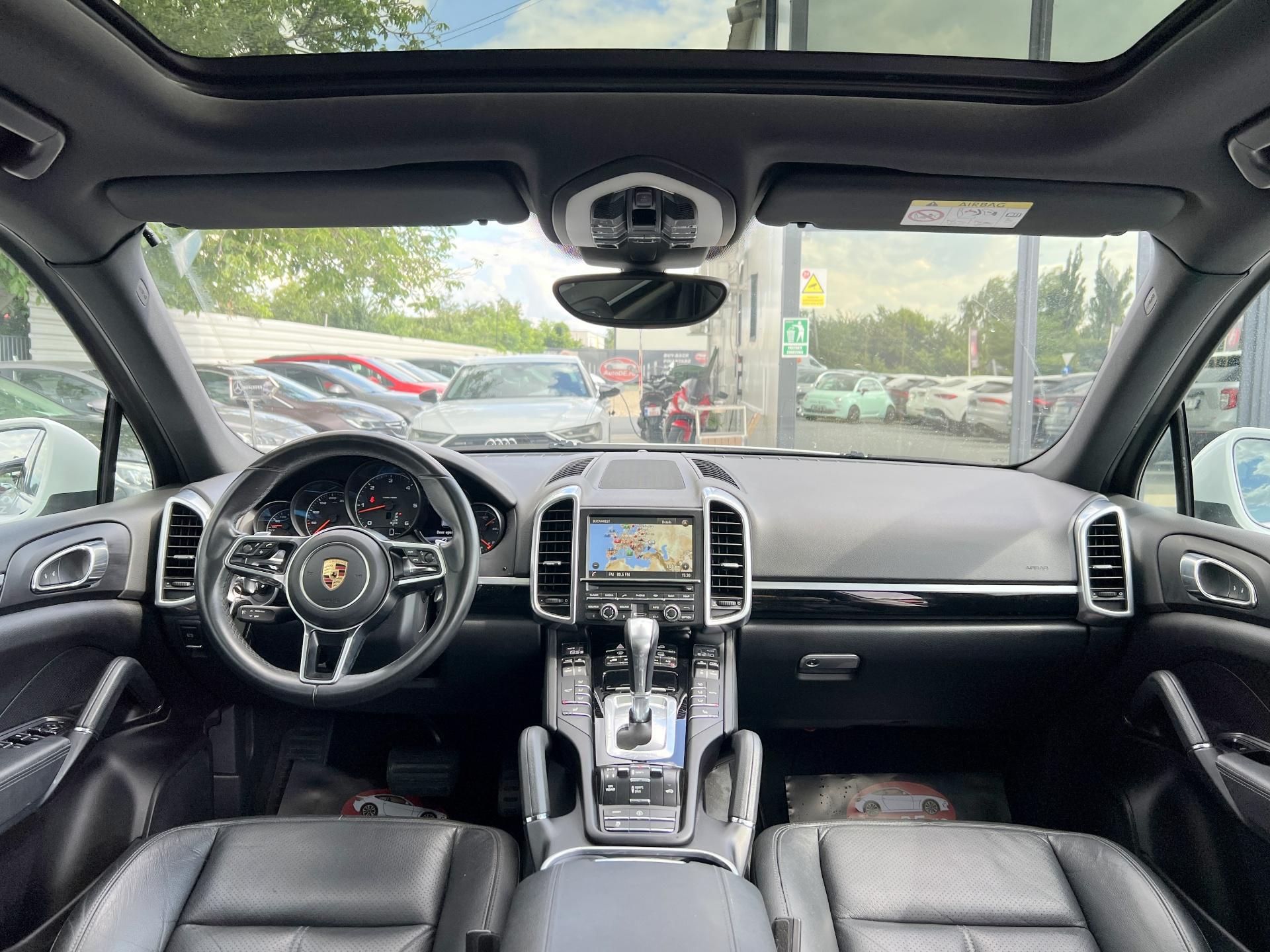 Porsche-Cayenne