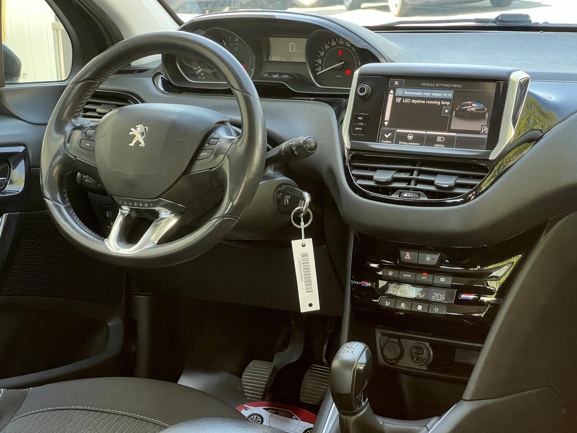 Peugeot-208