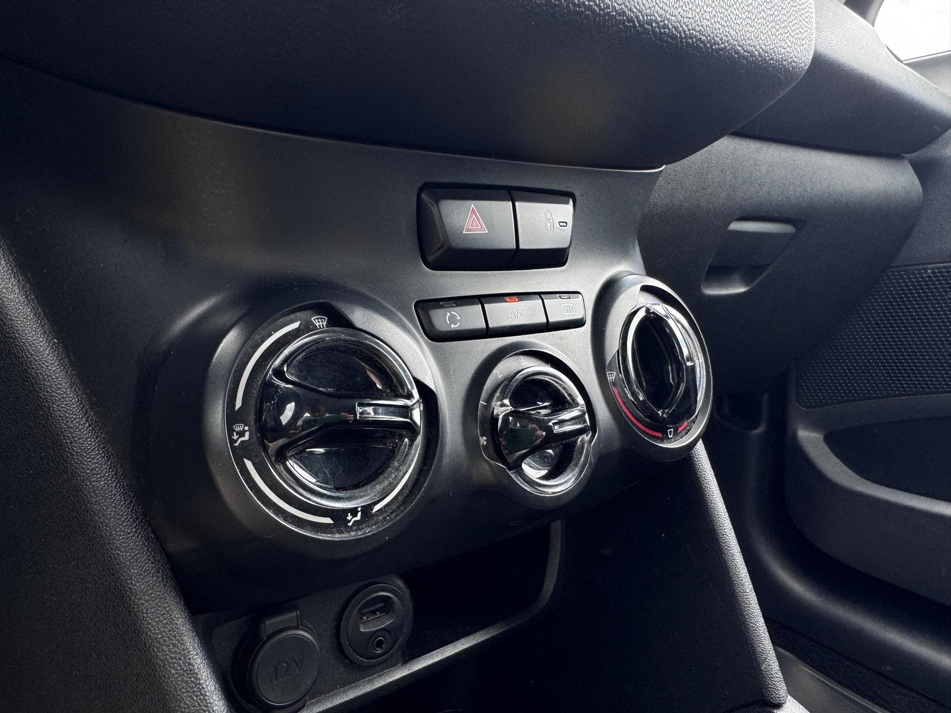 Peugeot-208