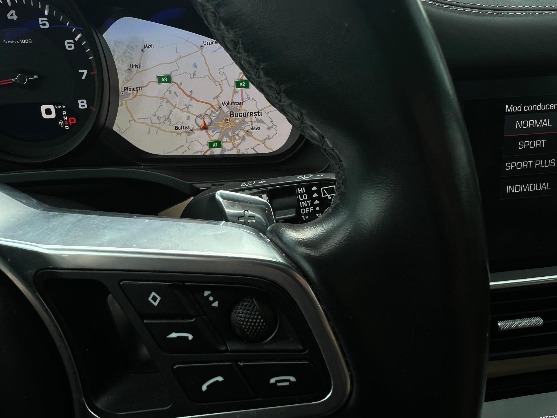 Porsche-Cayenne