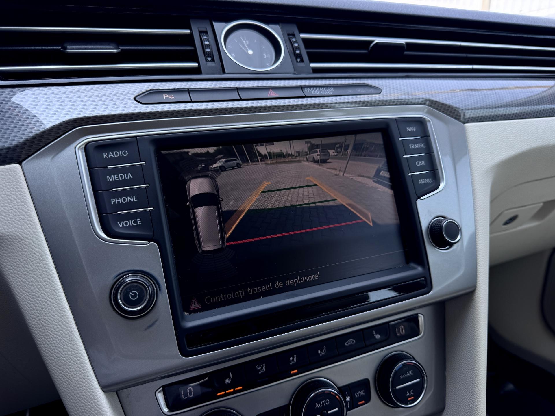 Volkswagen-Passat Alltrack