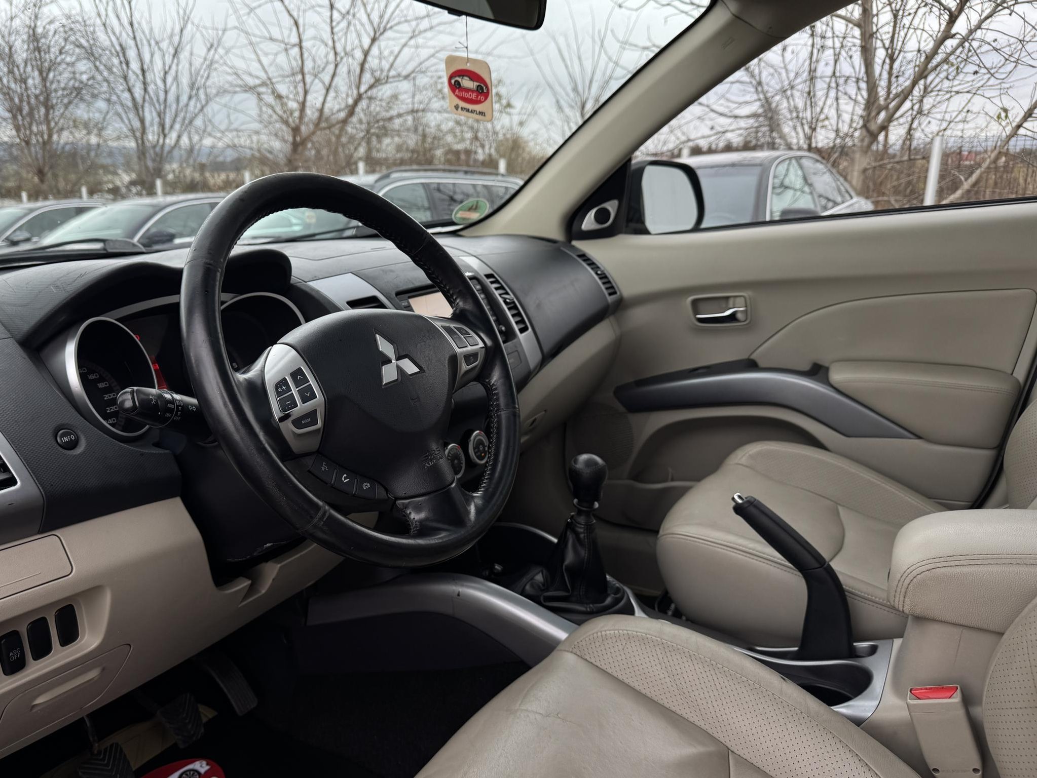 Mitsubishi-Outlander