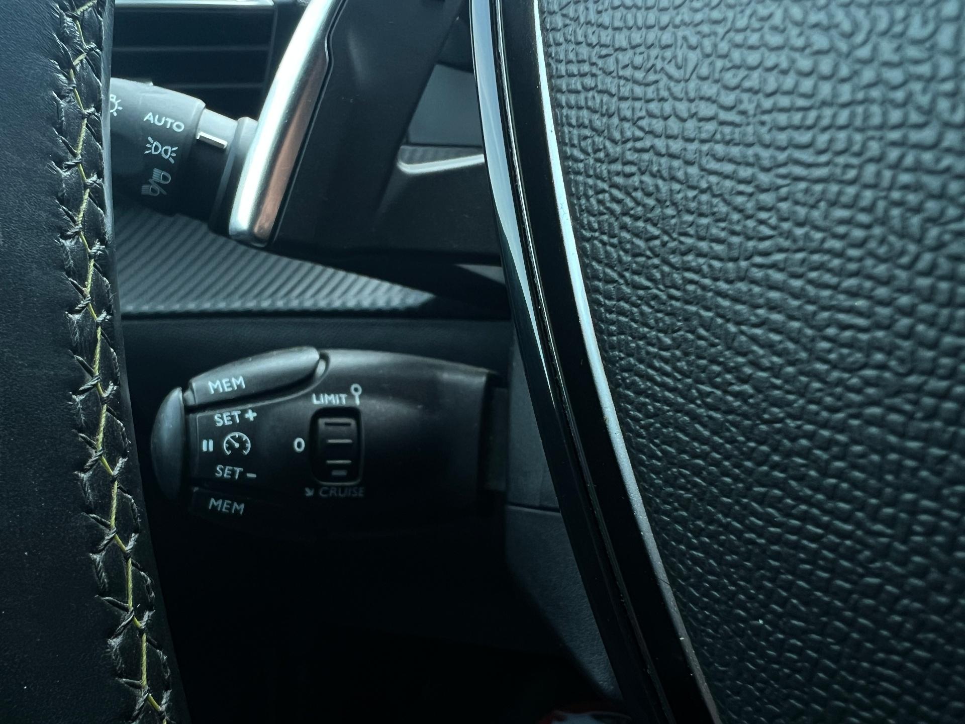 Peugeot-208