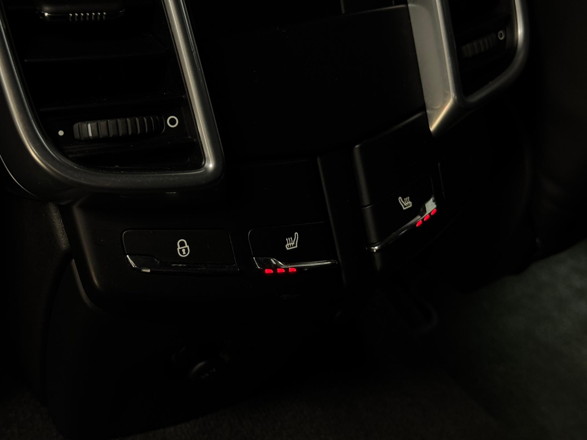 Porsche-Cayenne