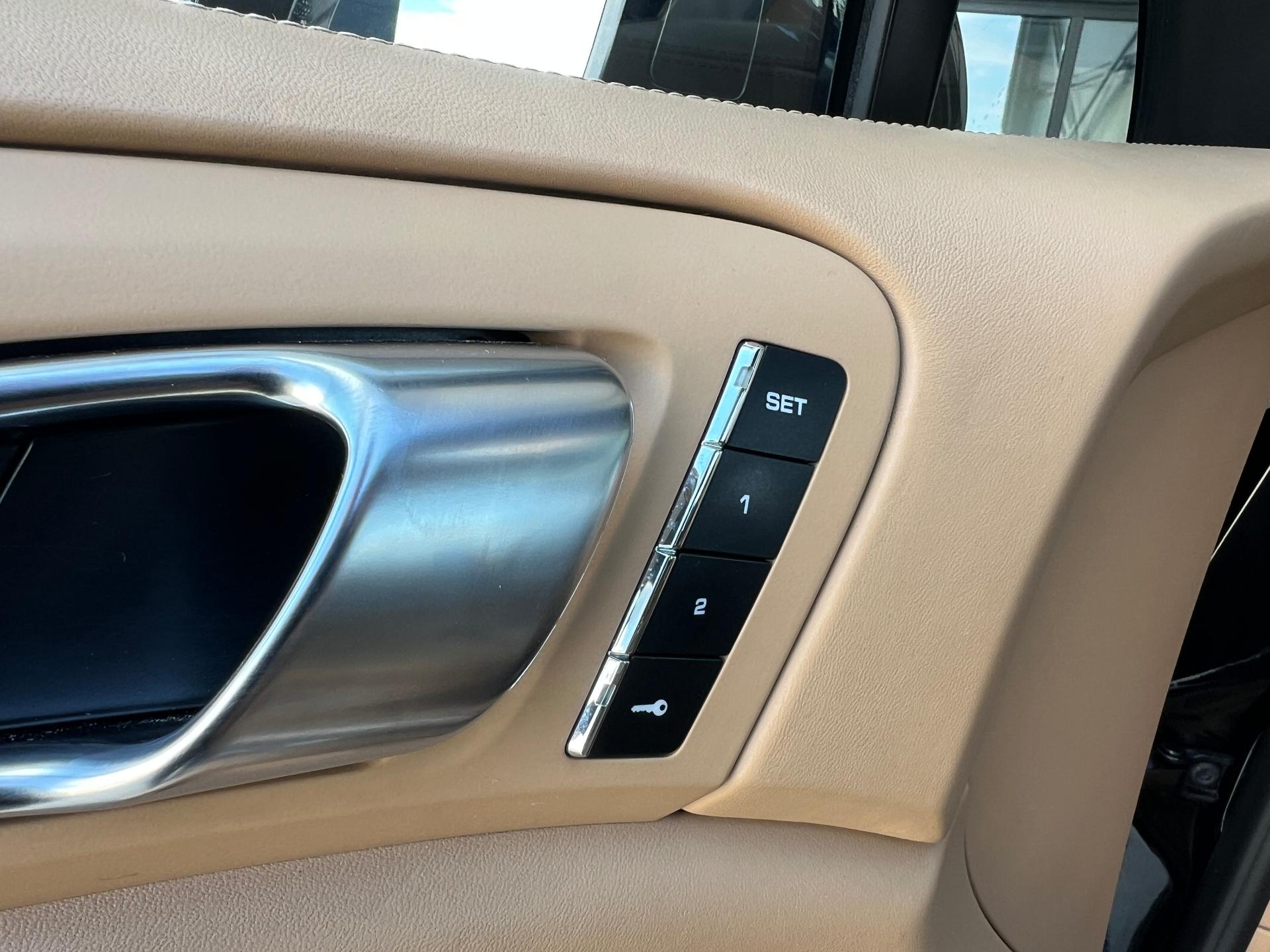 Porsche-Cayenne