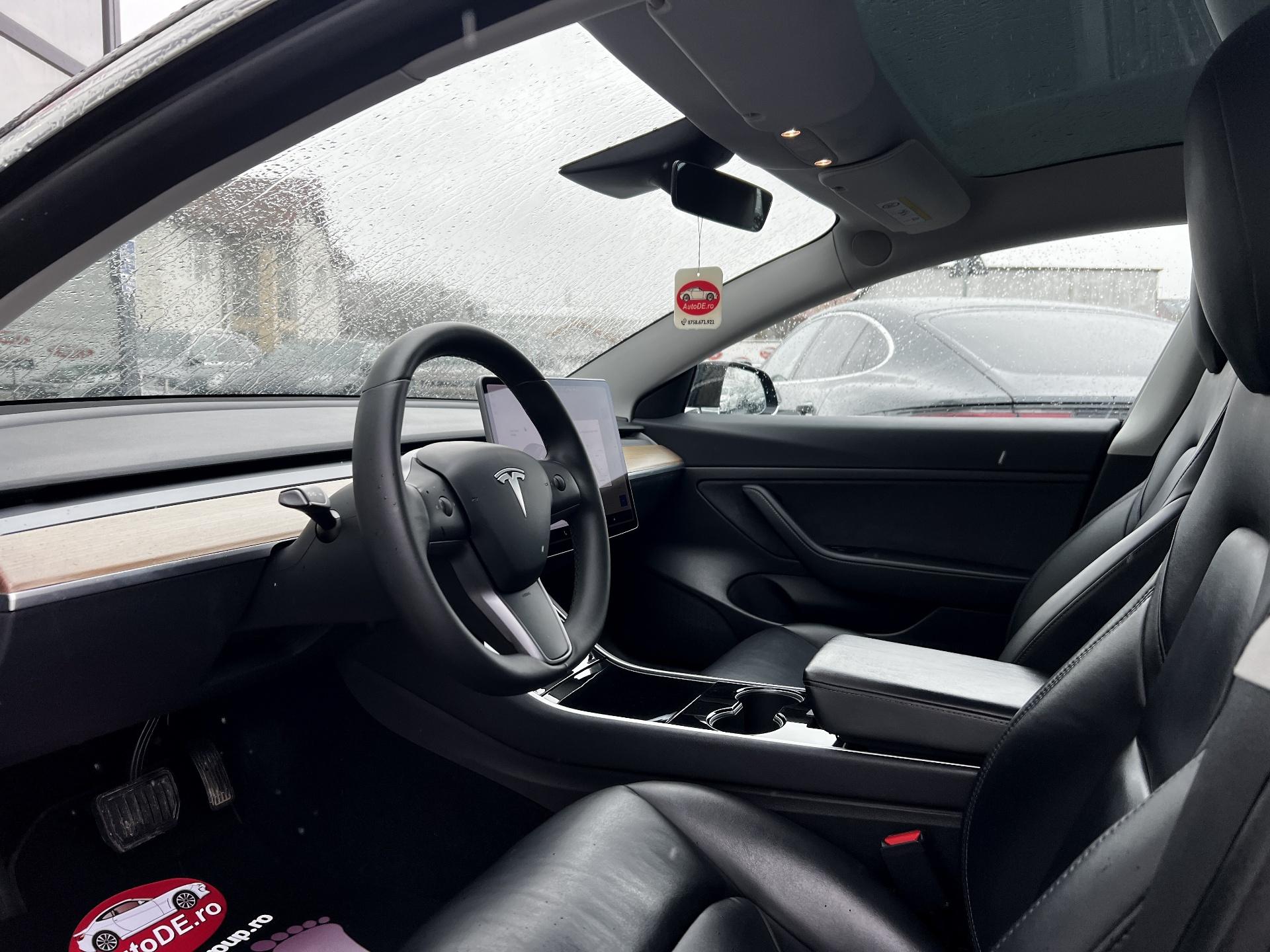 Tesla-Model 3