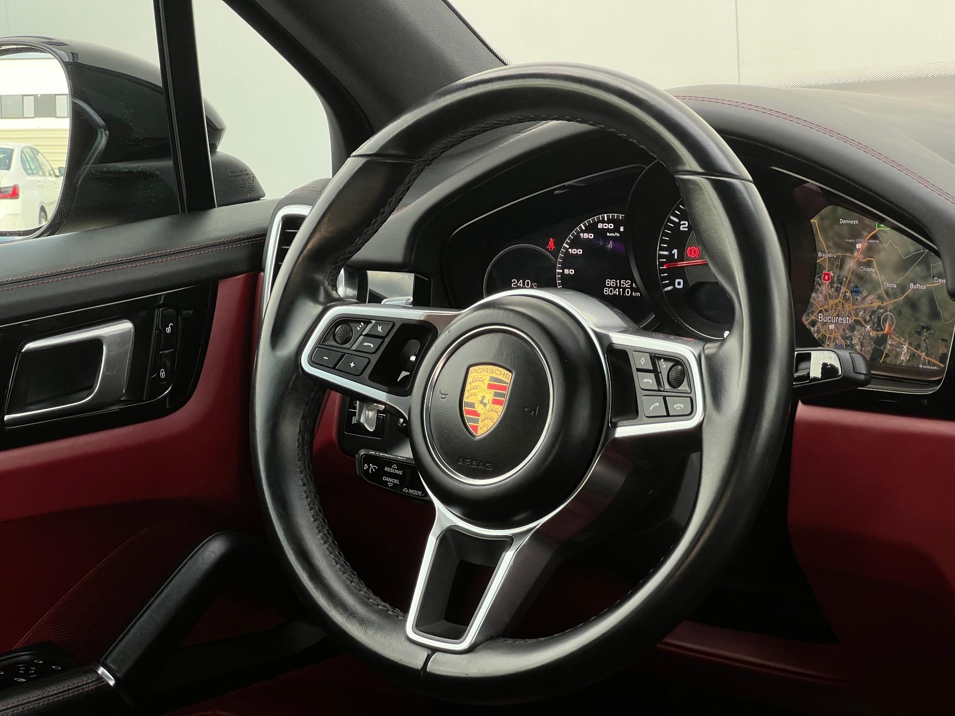Porsche-Cayenne