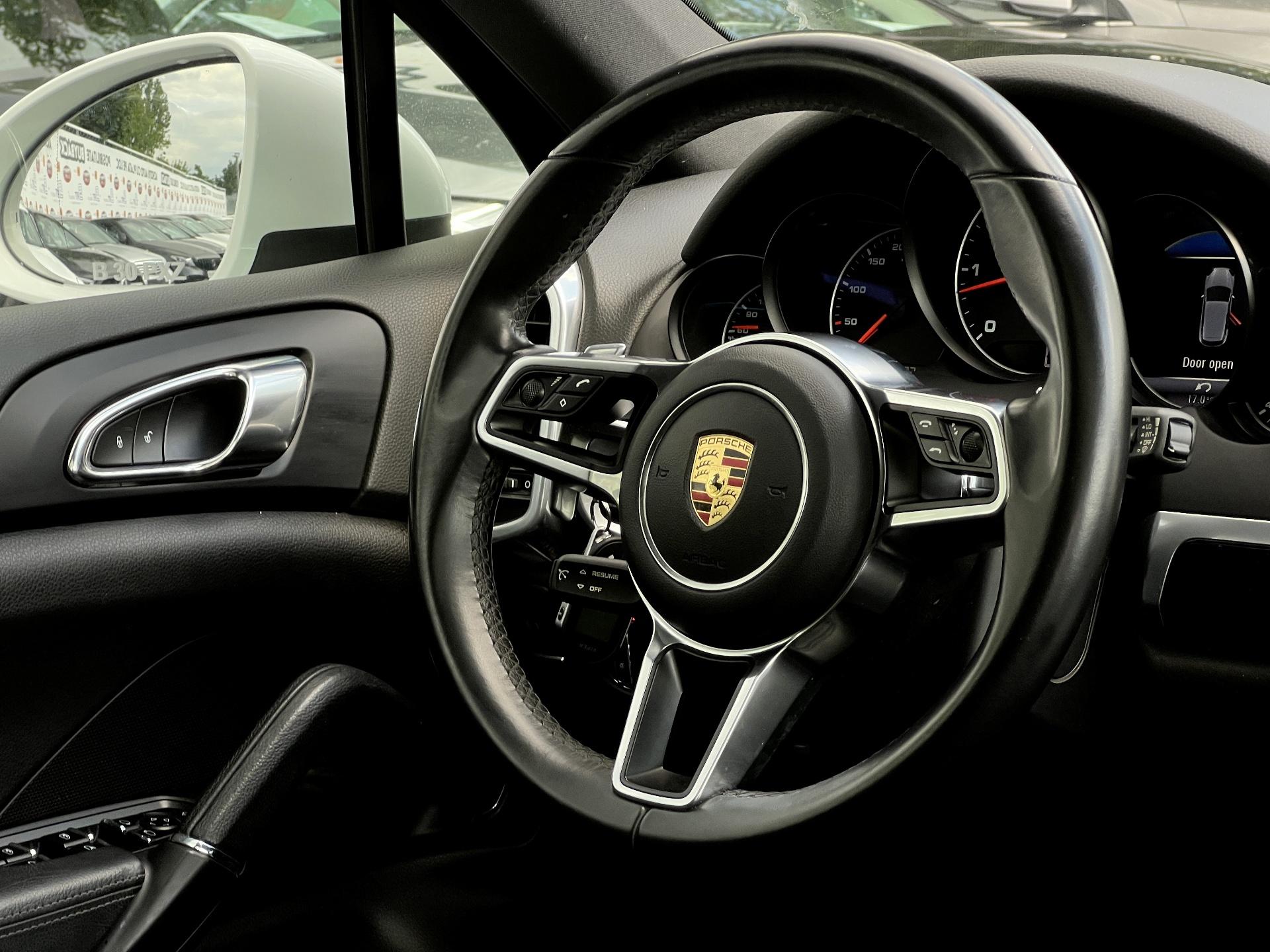 Porsche-Cayenne