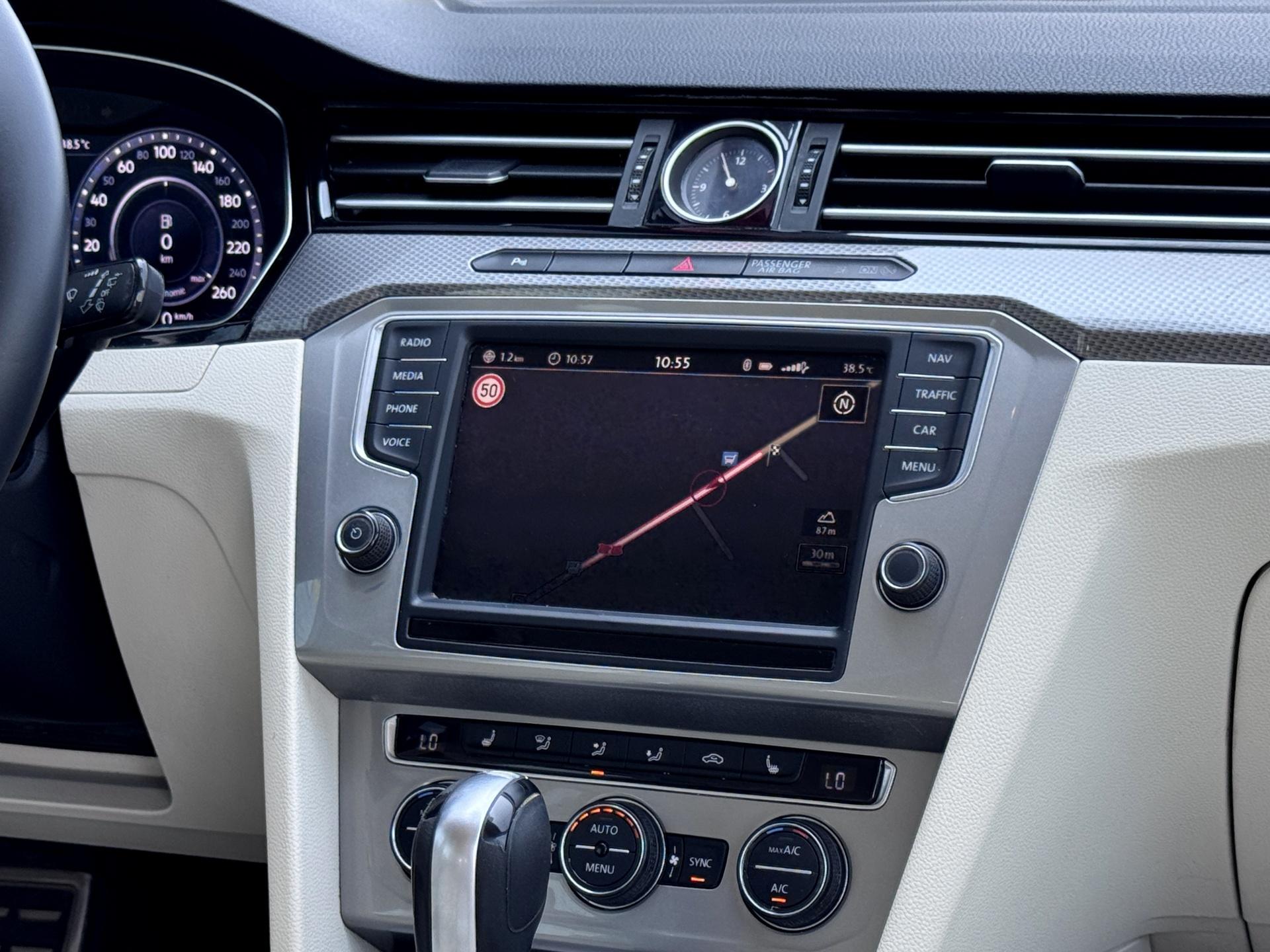 Volkswagen-Passat Alltrack