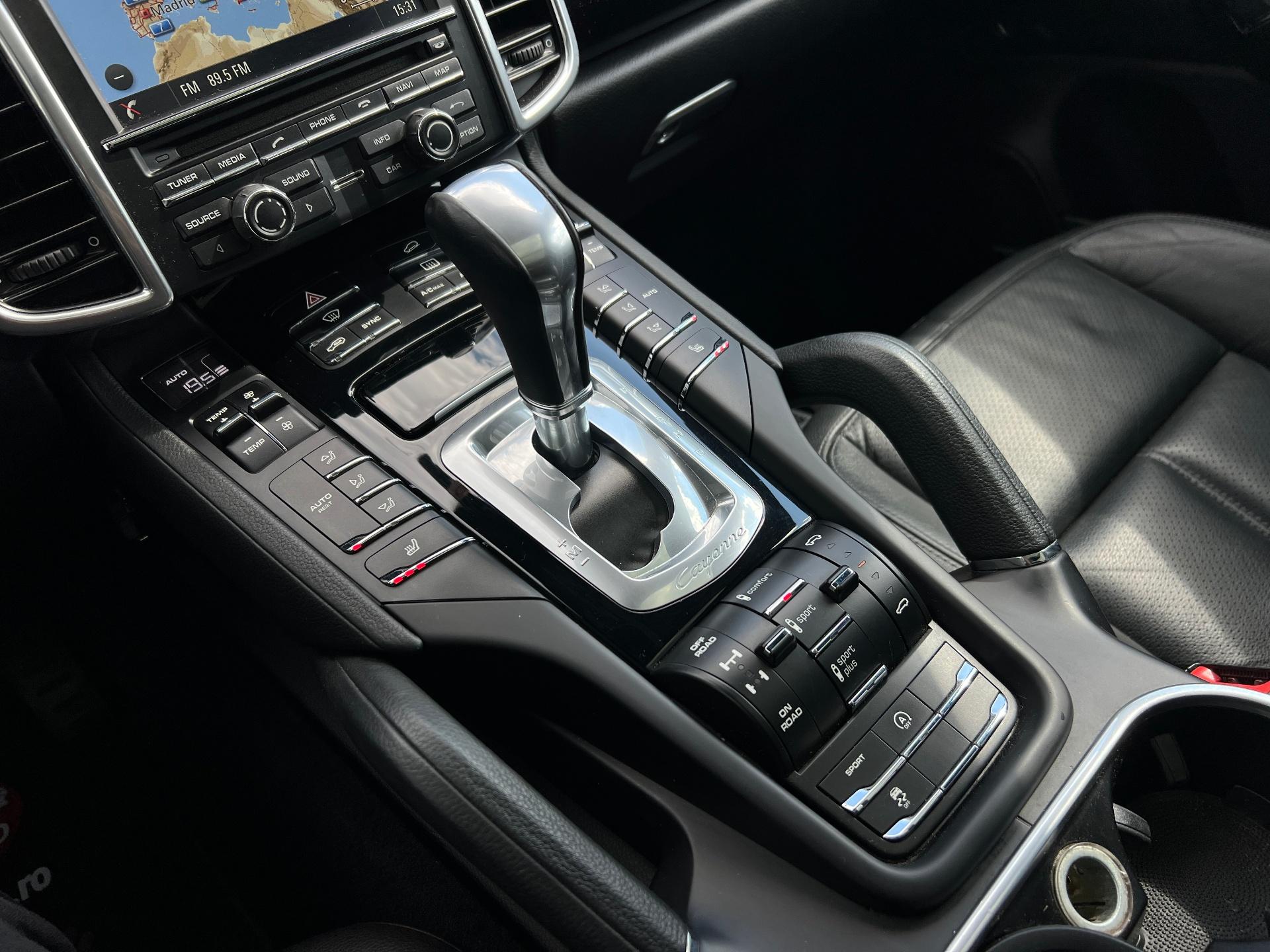Porsche-Cayenne