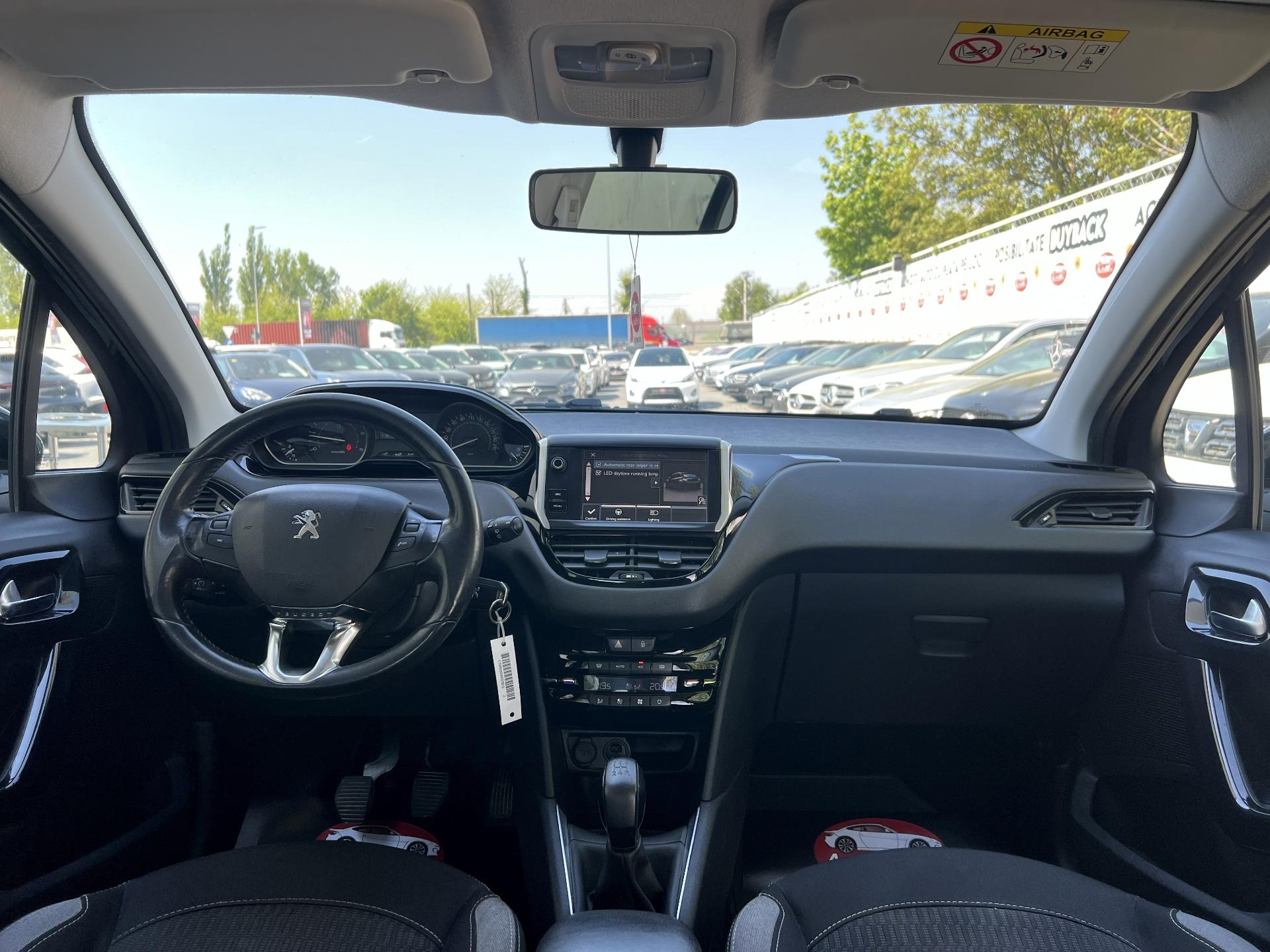 Peugeot-208