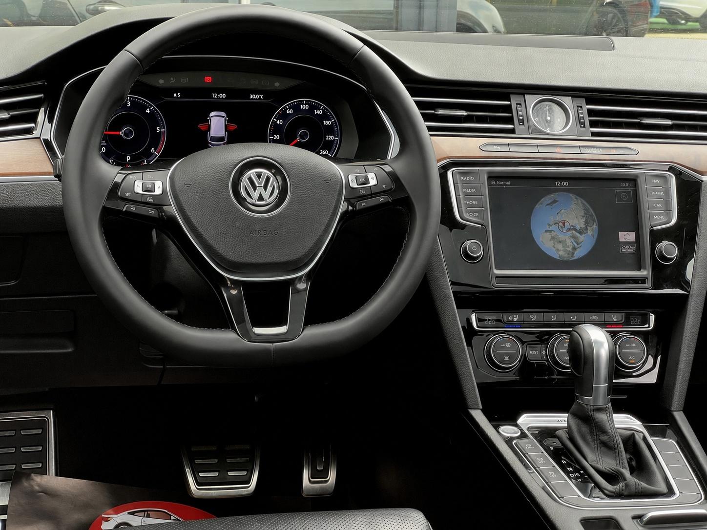 Volkswagen-Passat Alltrack