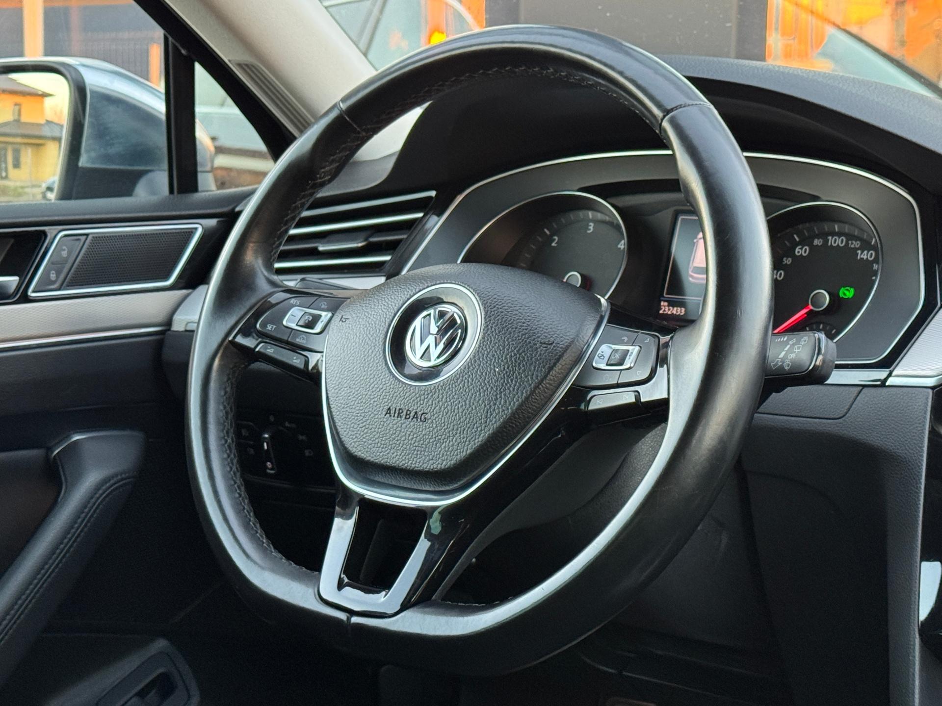 Volkswagen-Passat Alltrack