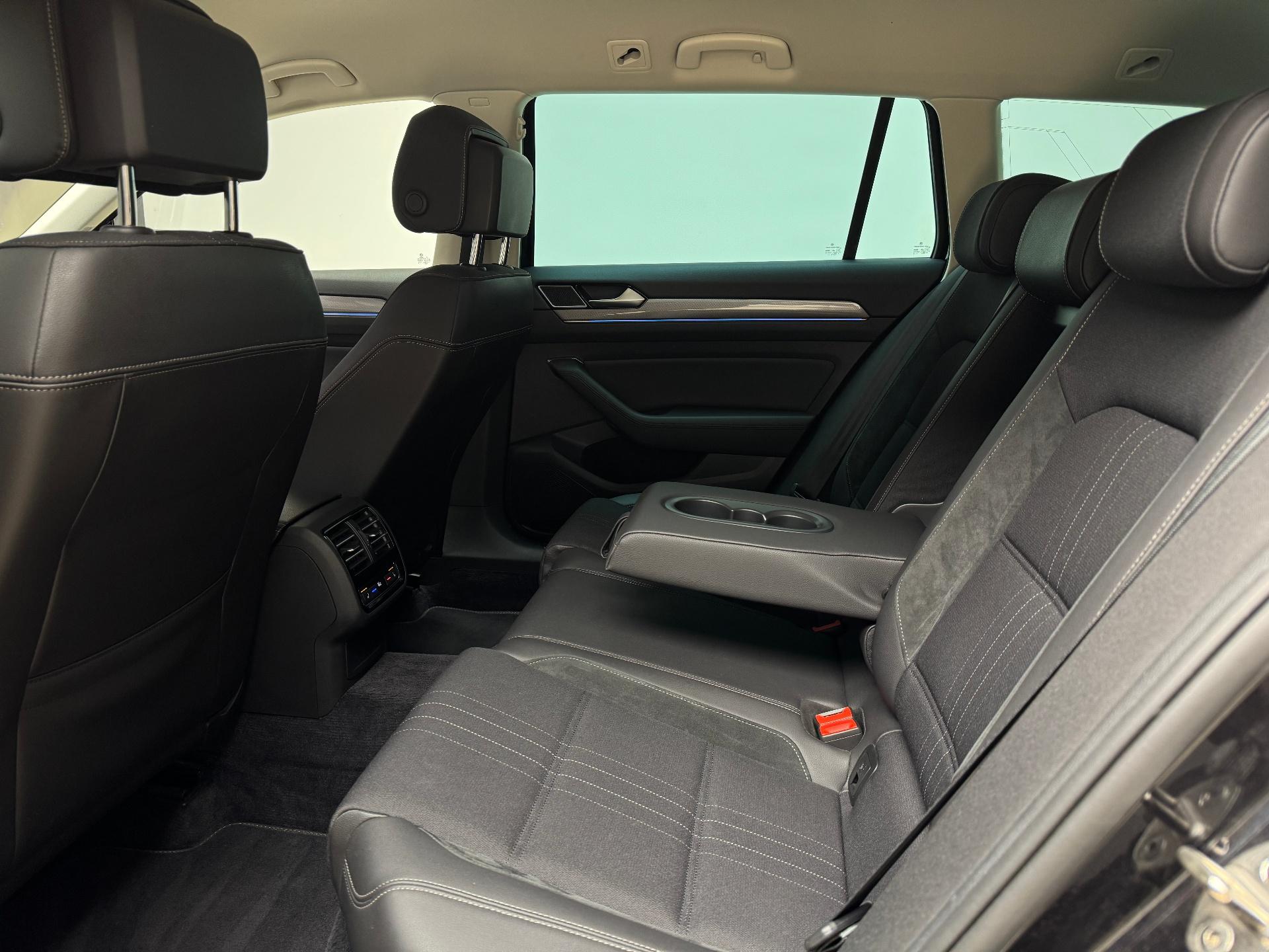 Volkswagen-Passat Alltrack