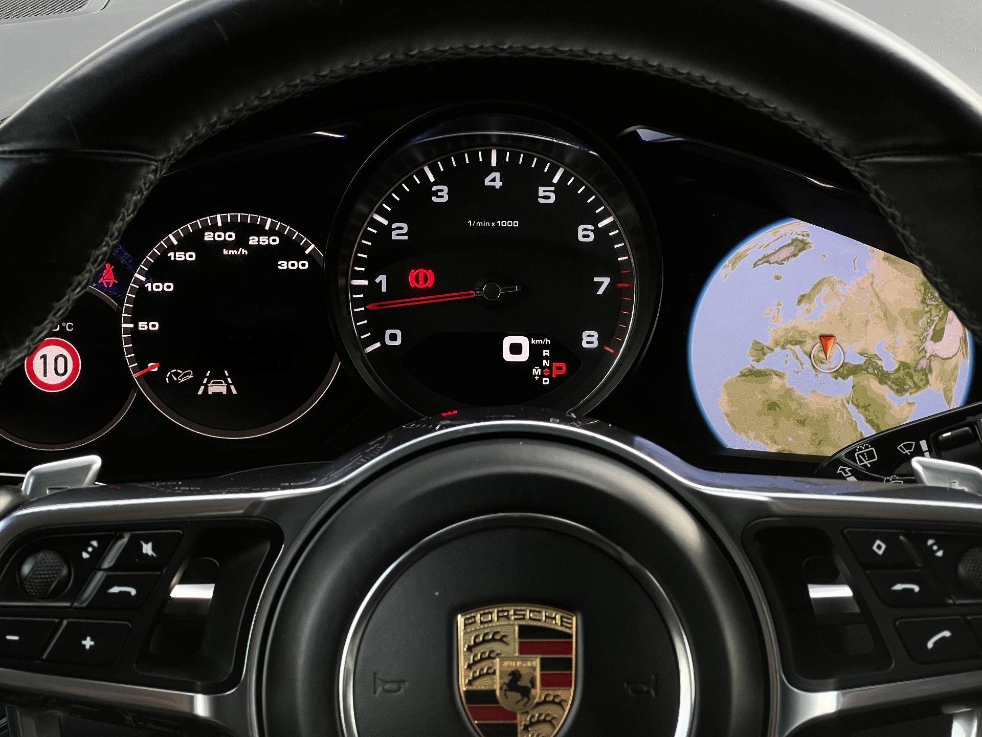 Porsche-Cayenne