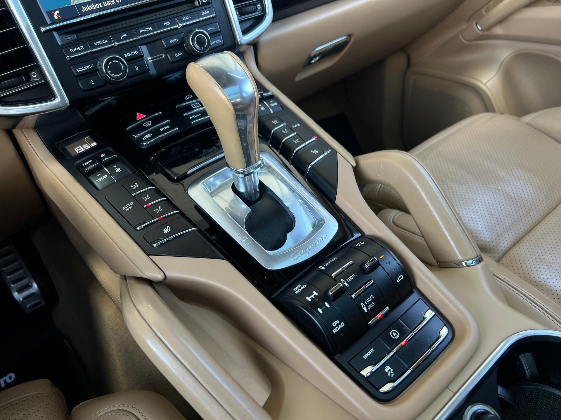 Porsche-Cayenne