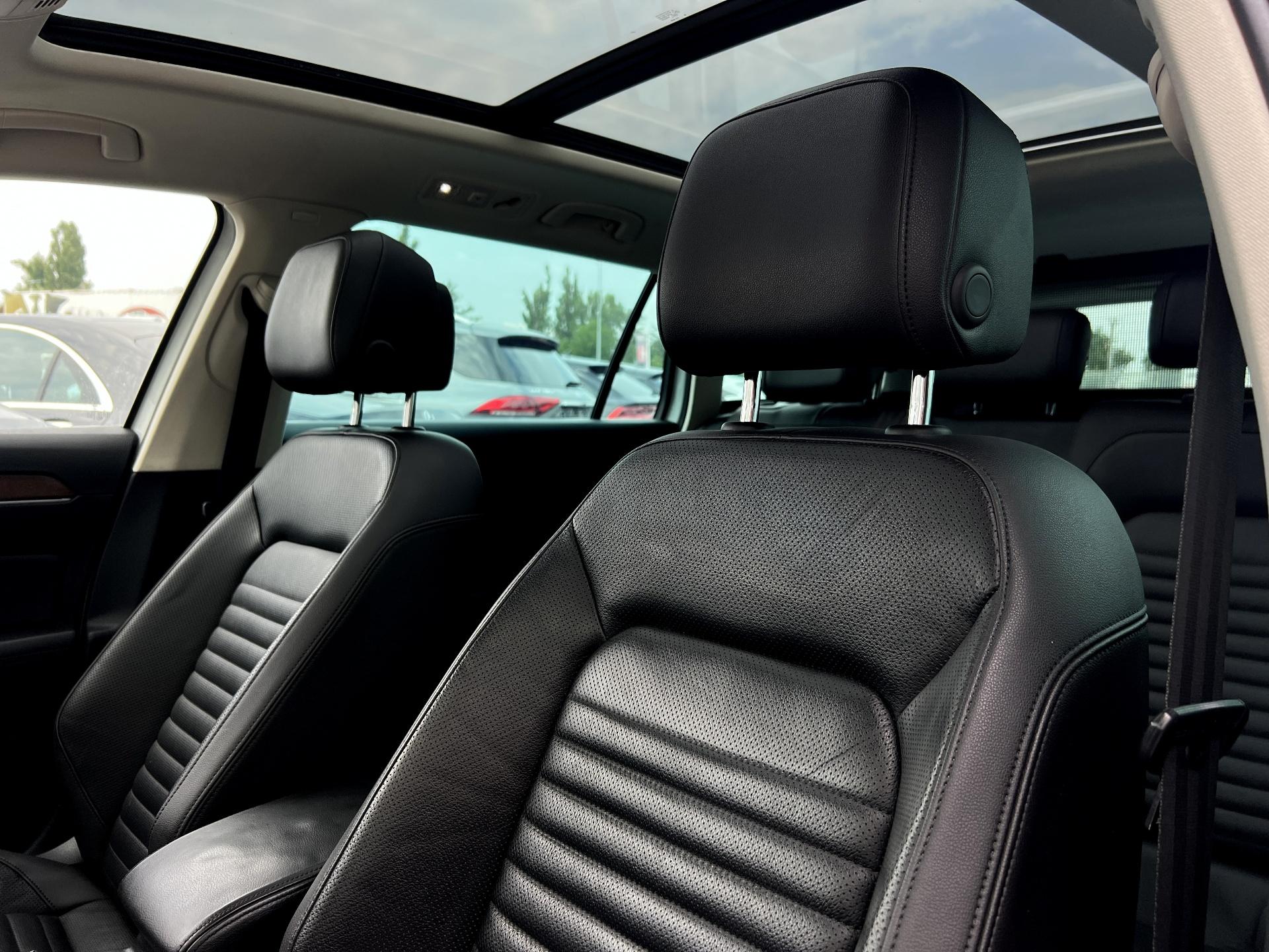 Volkswagen-Passat Alltrack