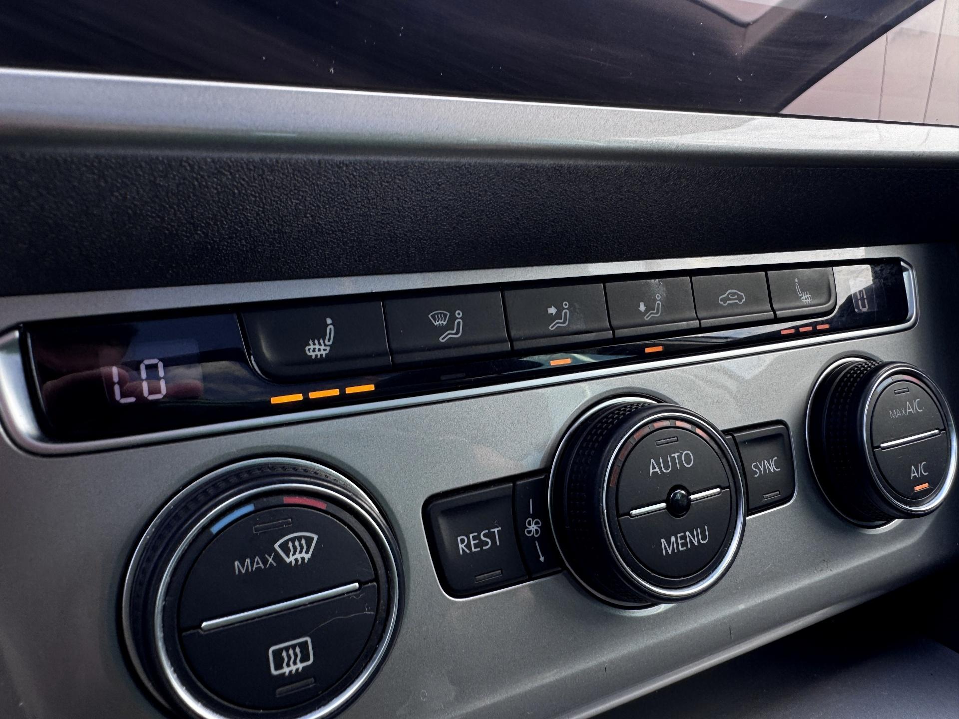 Volkswagen-Passat Alltrack