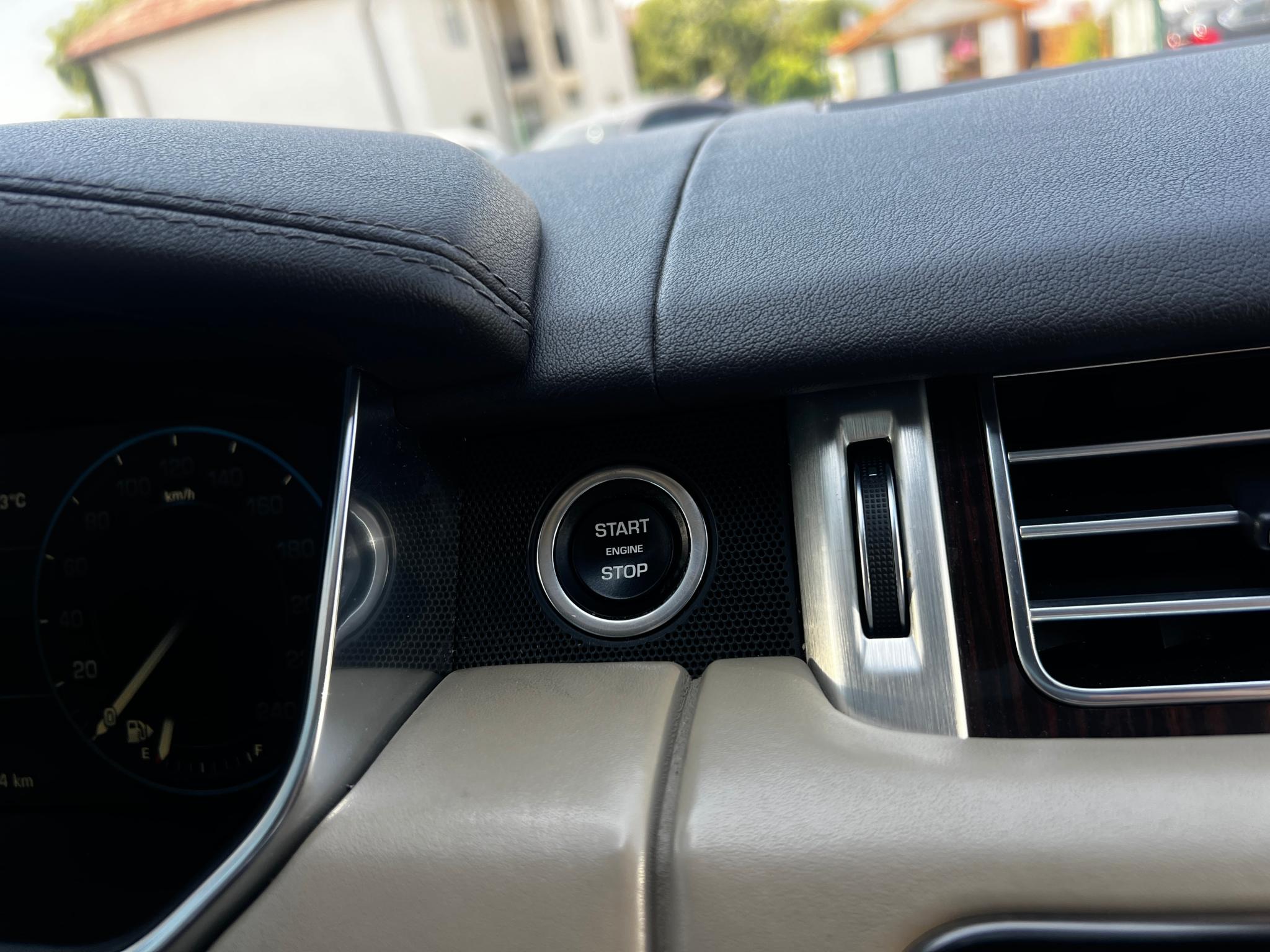 Land Rover-Range Rover Vogue