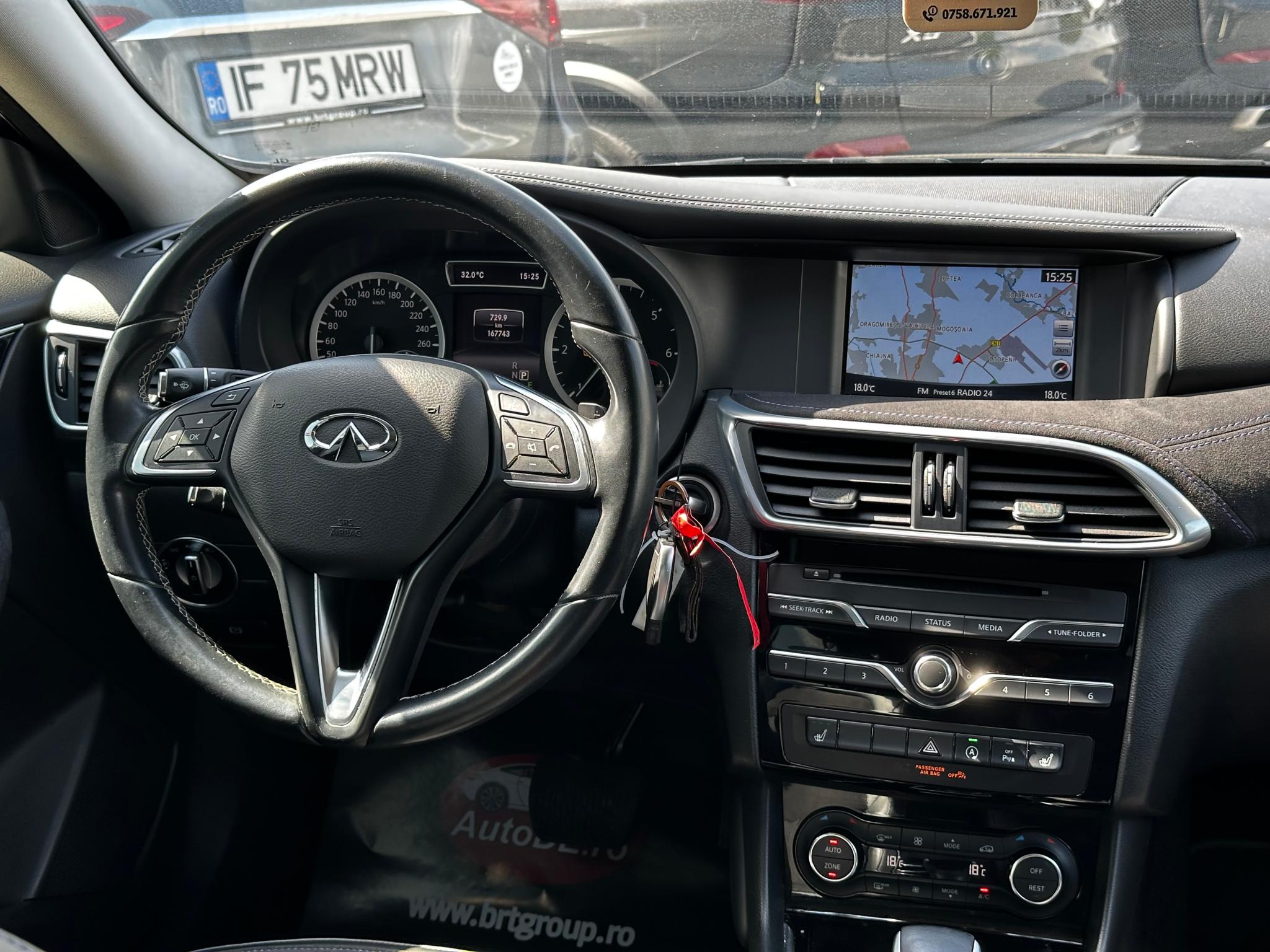 Infiniti-Q30