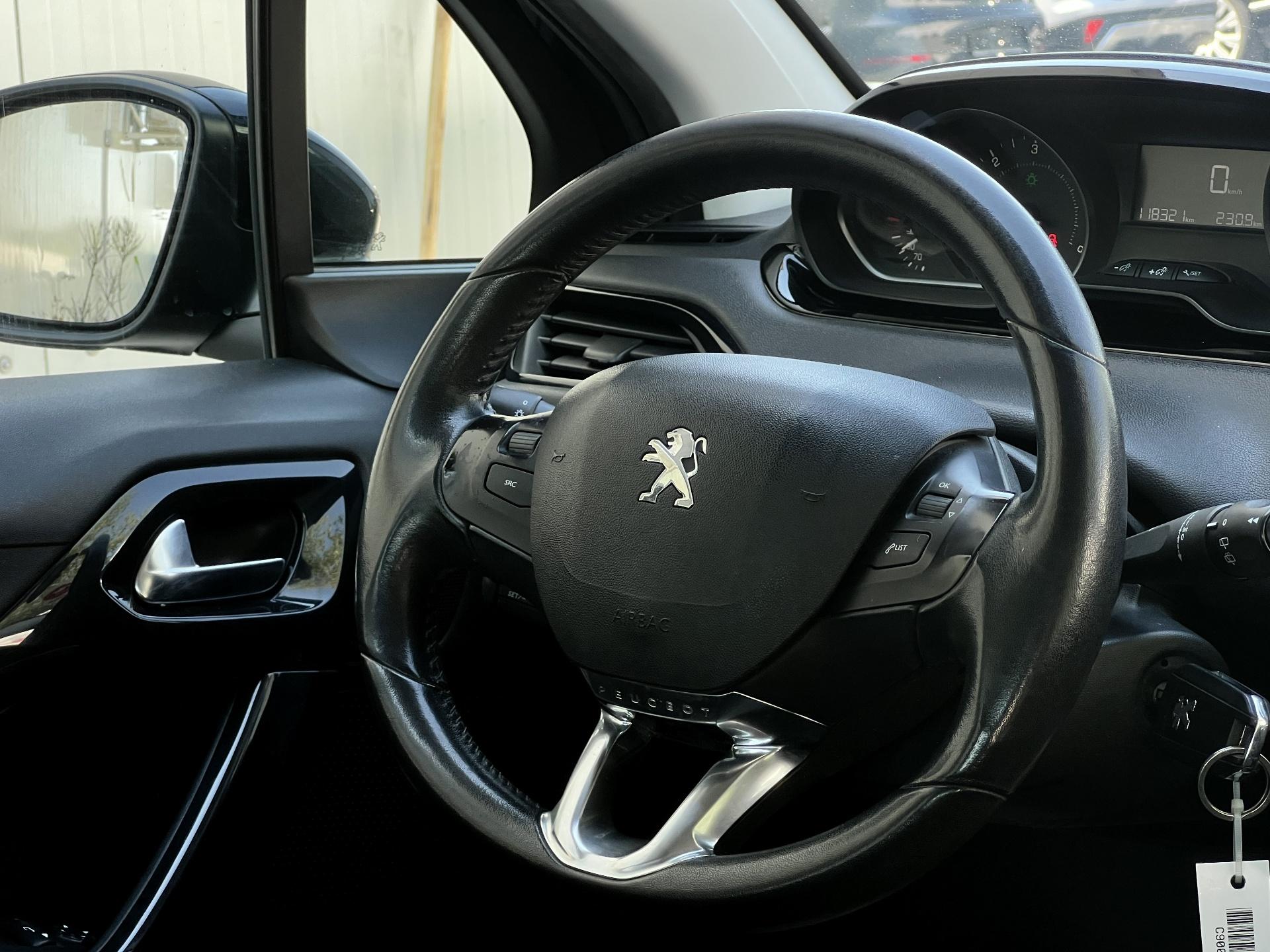 Peugeot-208
