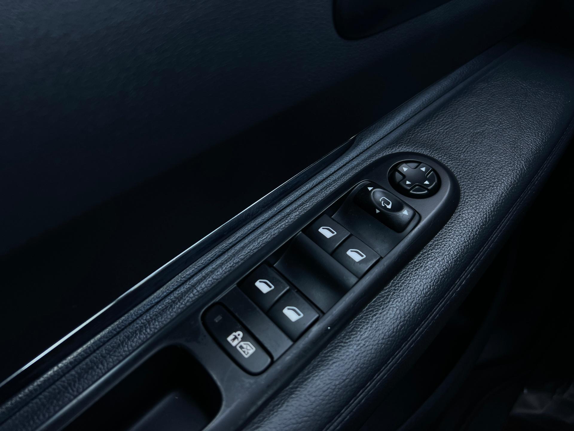 Peugeot-3008