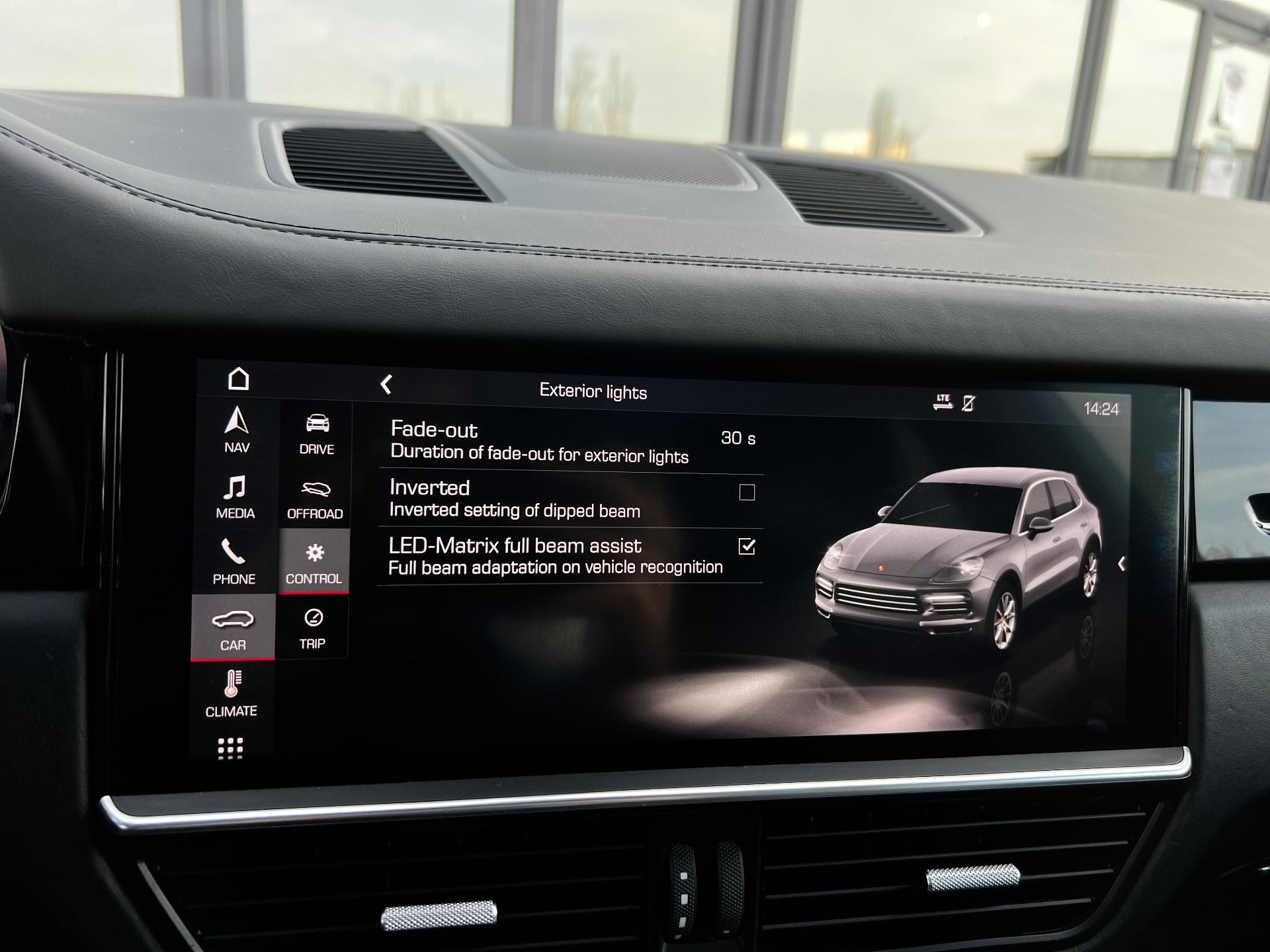 Porsche-Cayenne