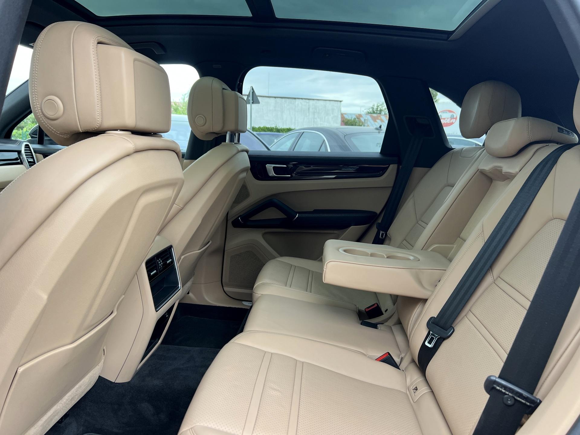 Porsche-Cayenne