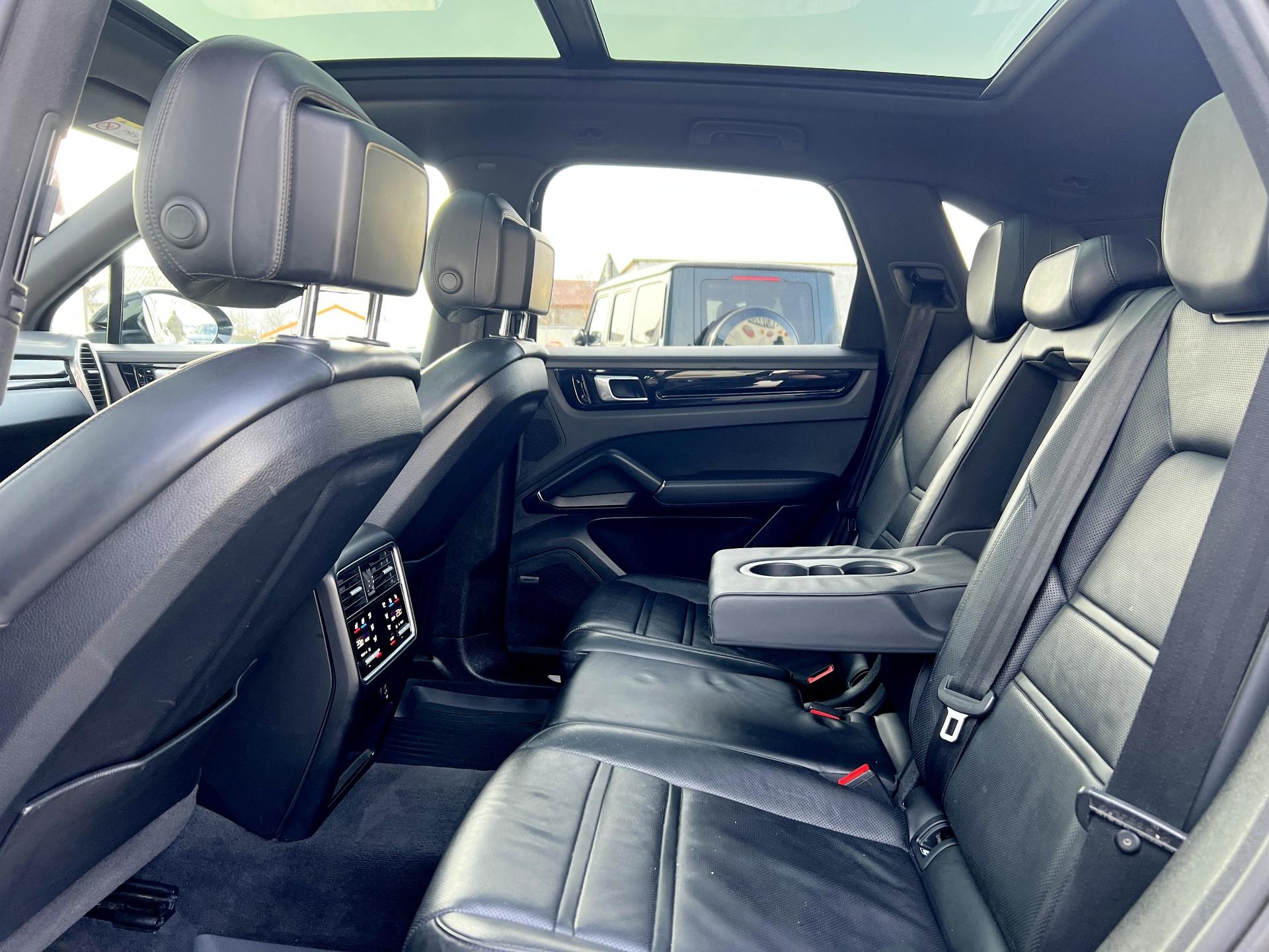Porsche-Cayenne