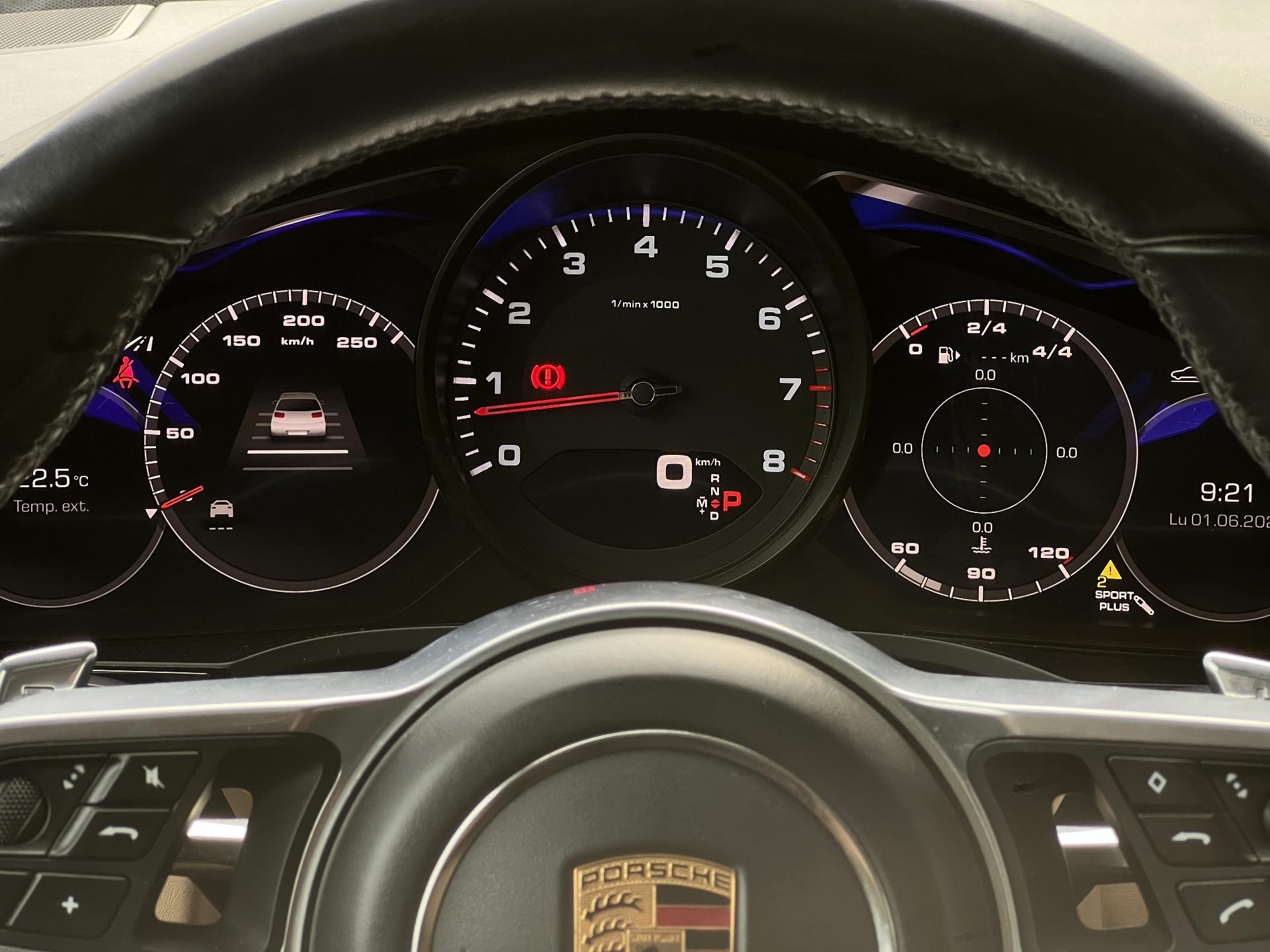 Porsche-Cayenne