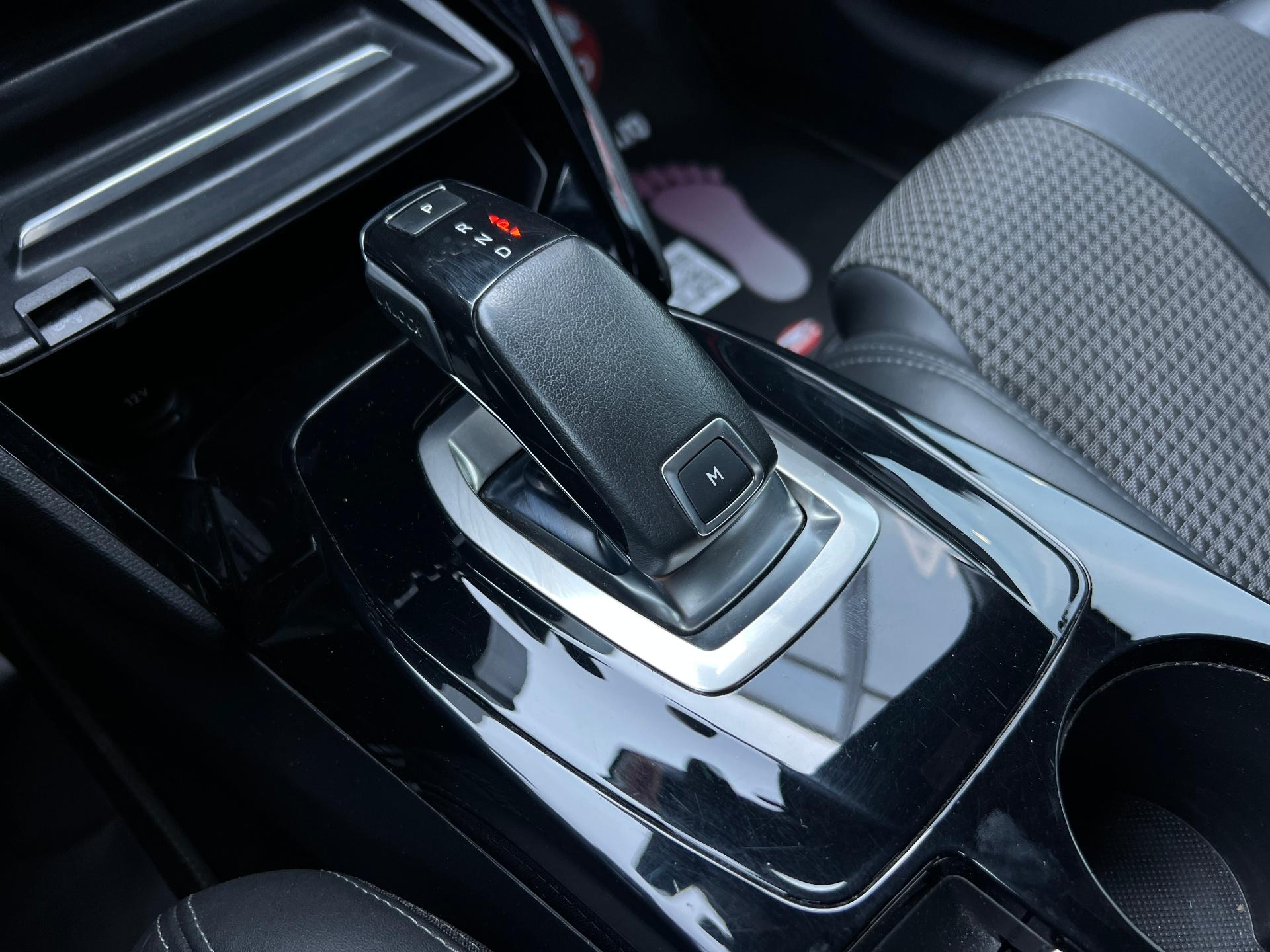 Peugeot-208
