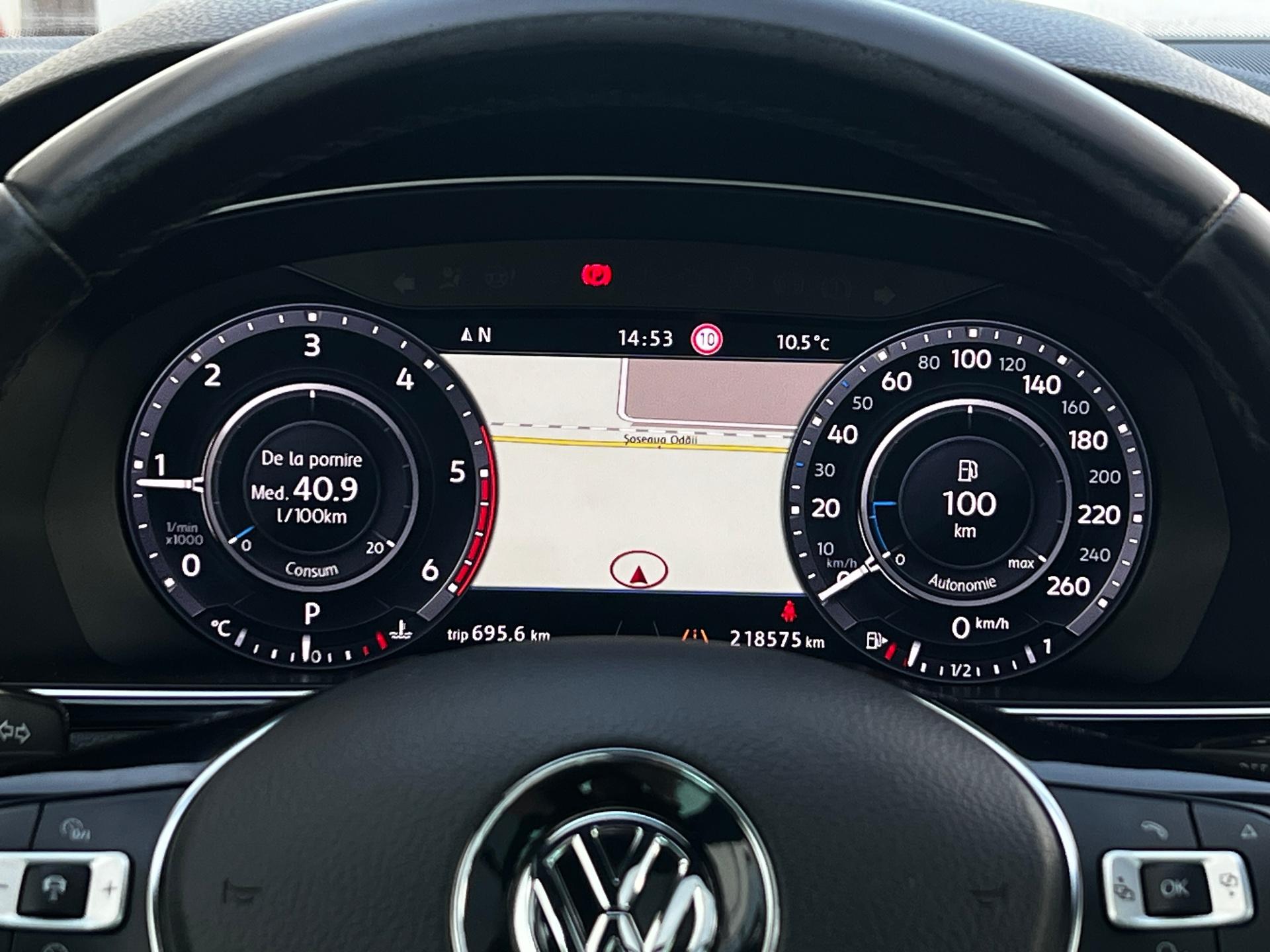 Volkswagen-Passat Alltrack